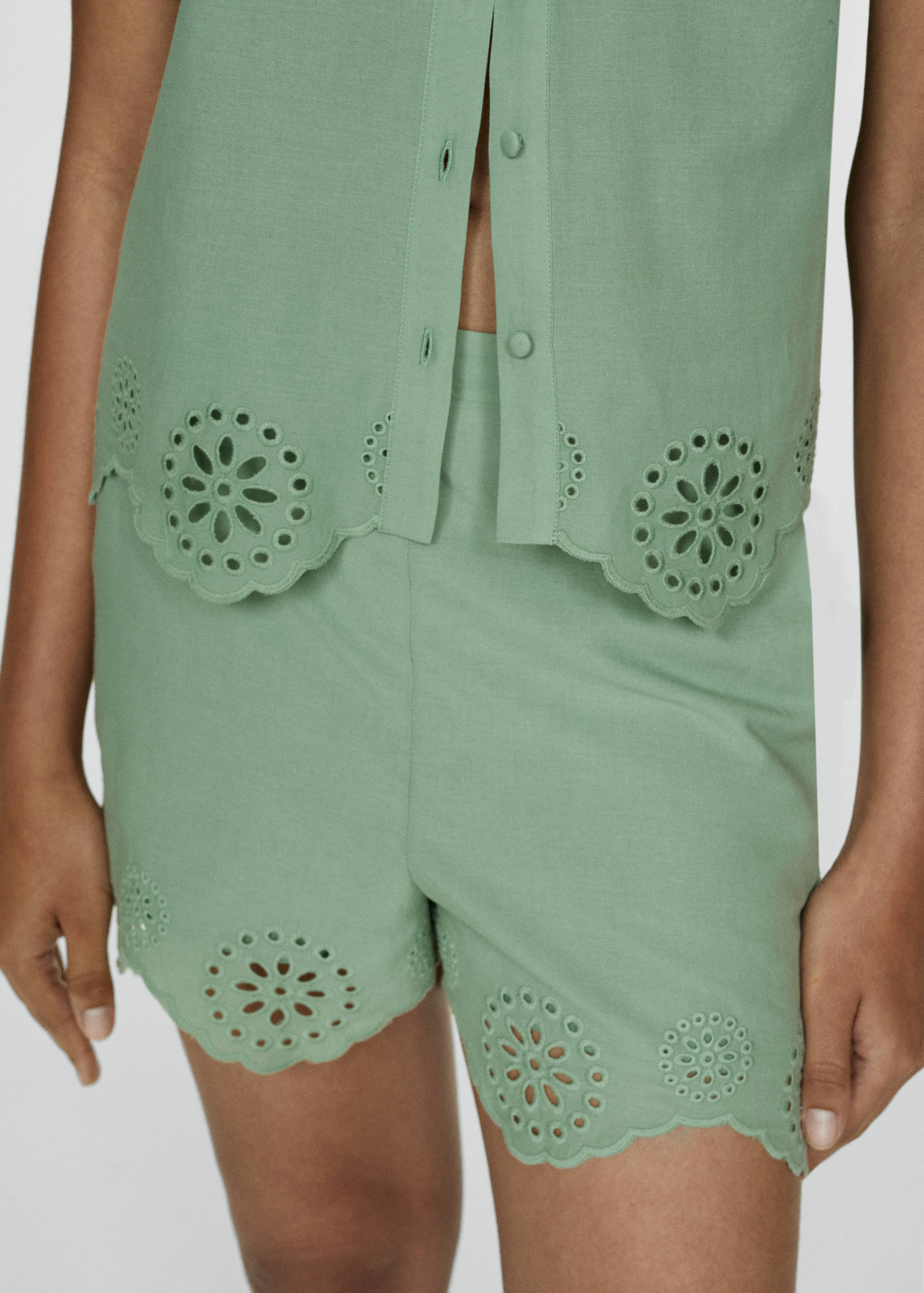 Embroidered openwork shorts - Details of the article 6