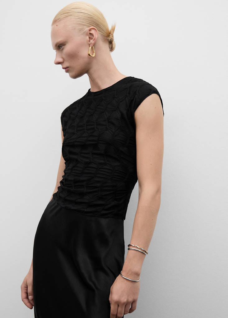Textured short-sleeved t-shirt — Black