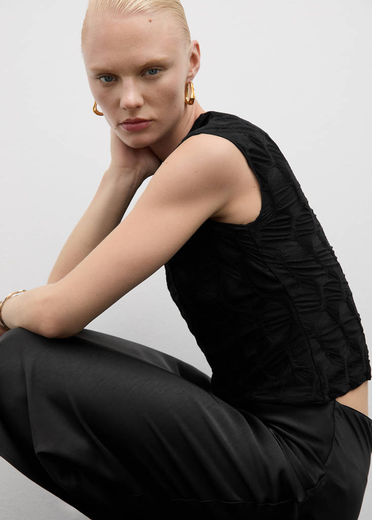 Textured short-sleeved t-shirt — Black