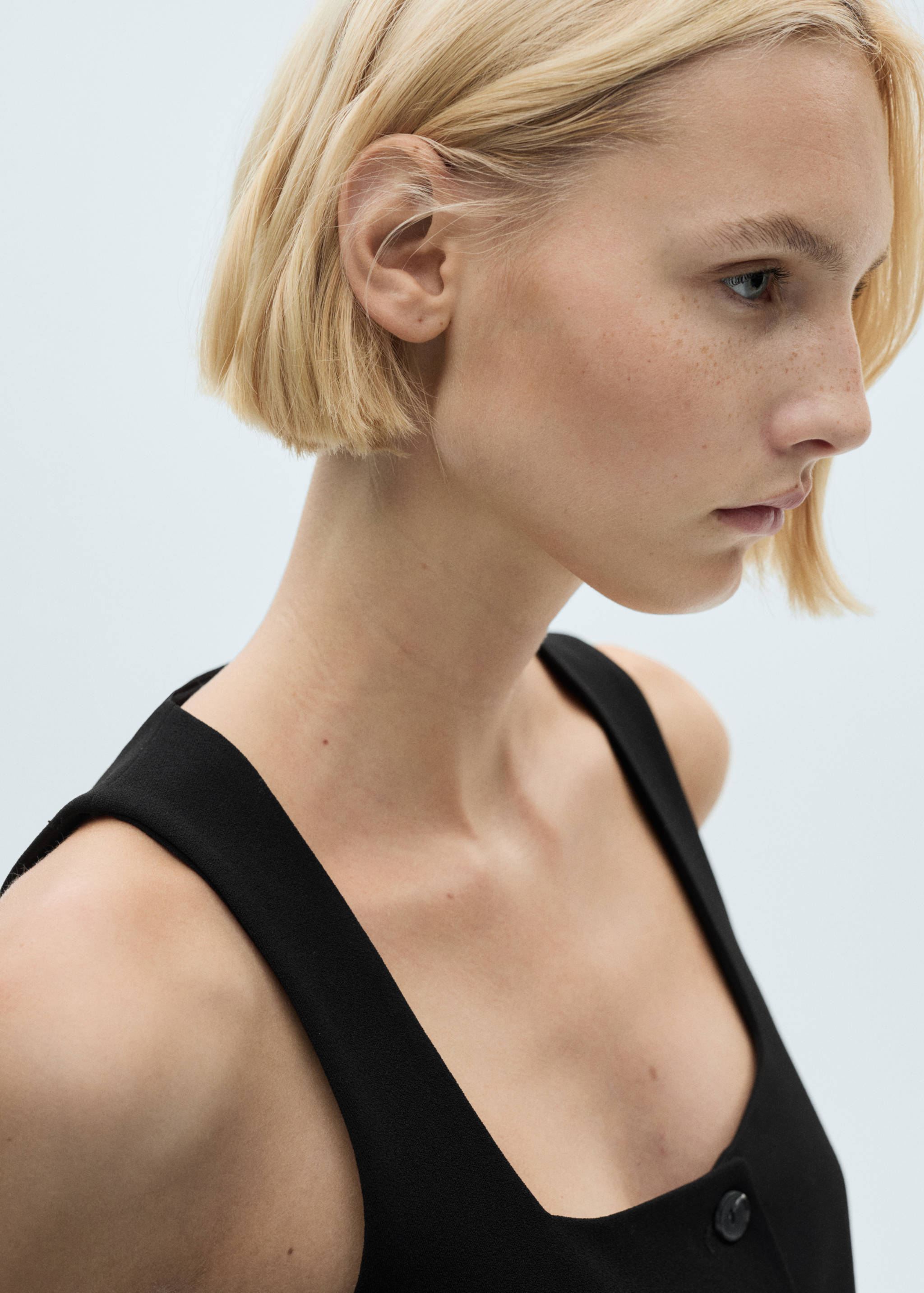 Waistcoat with wide straps - Details of the article 1