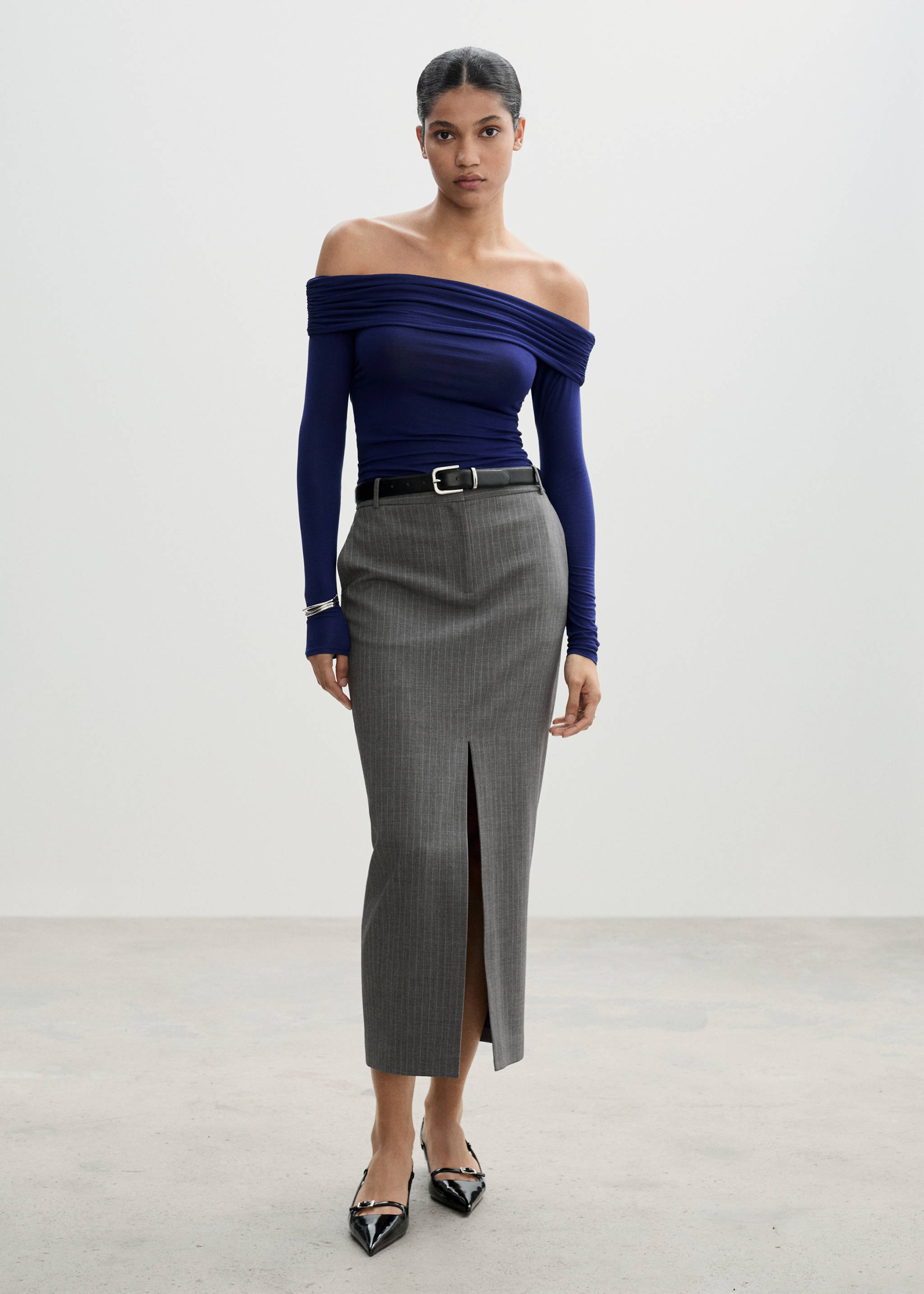 Camiseta hombros descubiertos - Plano general