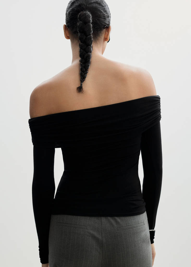 Off shoulders T-shirt — Black