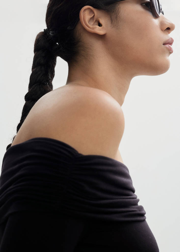 Off shoulders T-shirt — Black