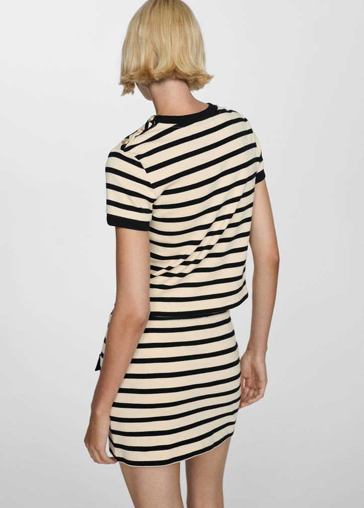 T-shirt with contrasting buttons — Ecru