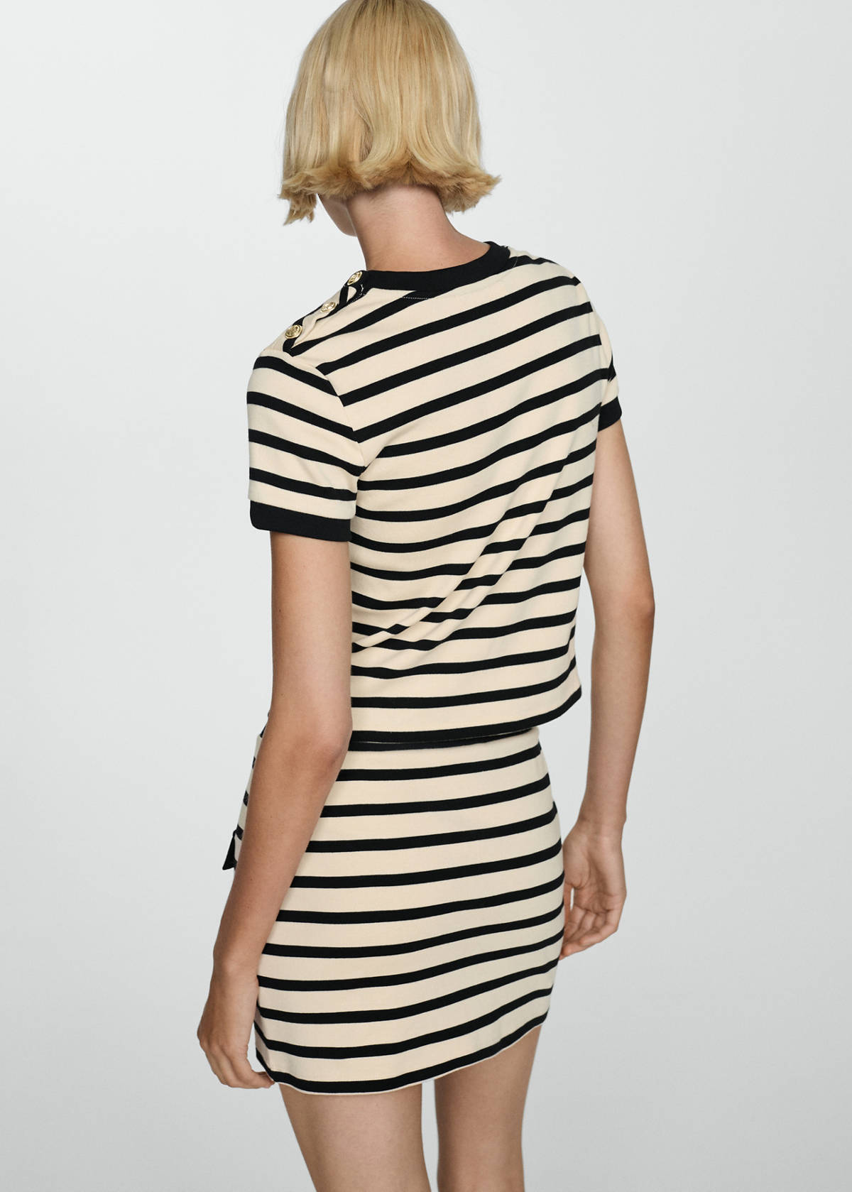 T-shirt with contrasting buttons — Ecru