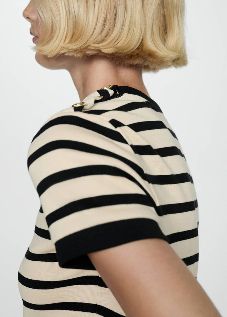 T-shirt with contrasting buttons — Ecru