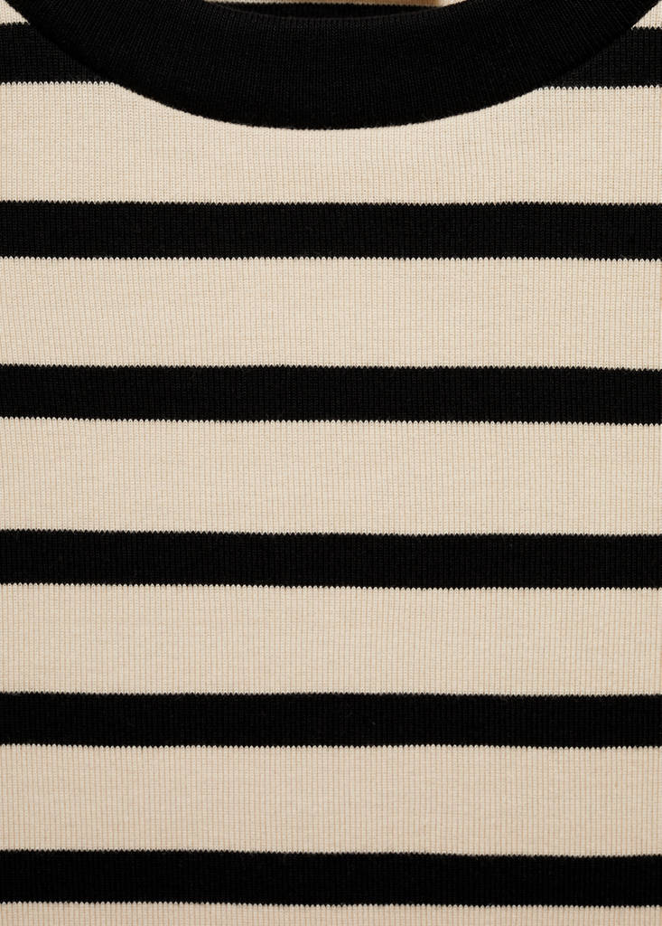 T-shirt with contrasting buttons — Ecru