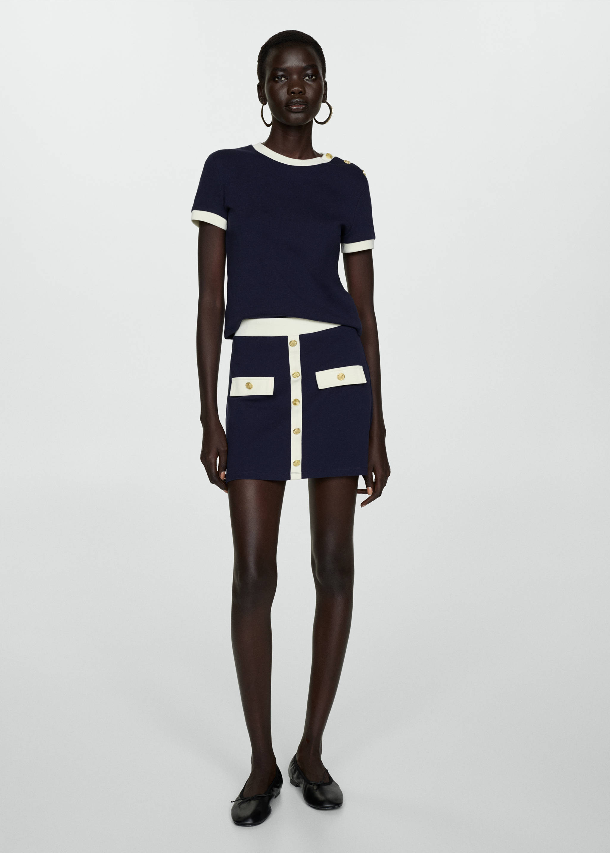 Camiseta contraste botones - Plano general