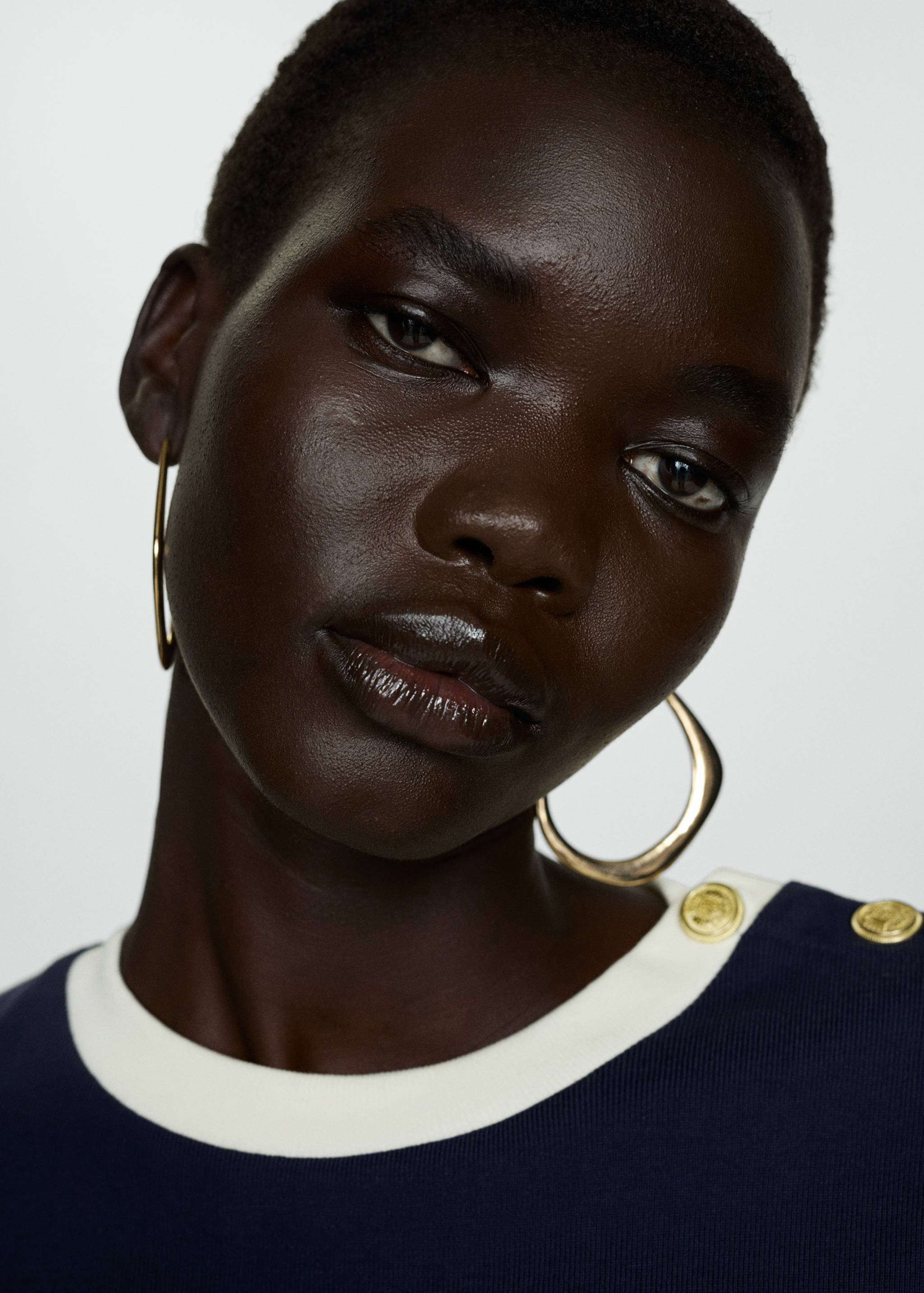 Camiseta contraste botones - Detalle del artículo 1