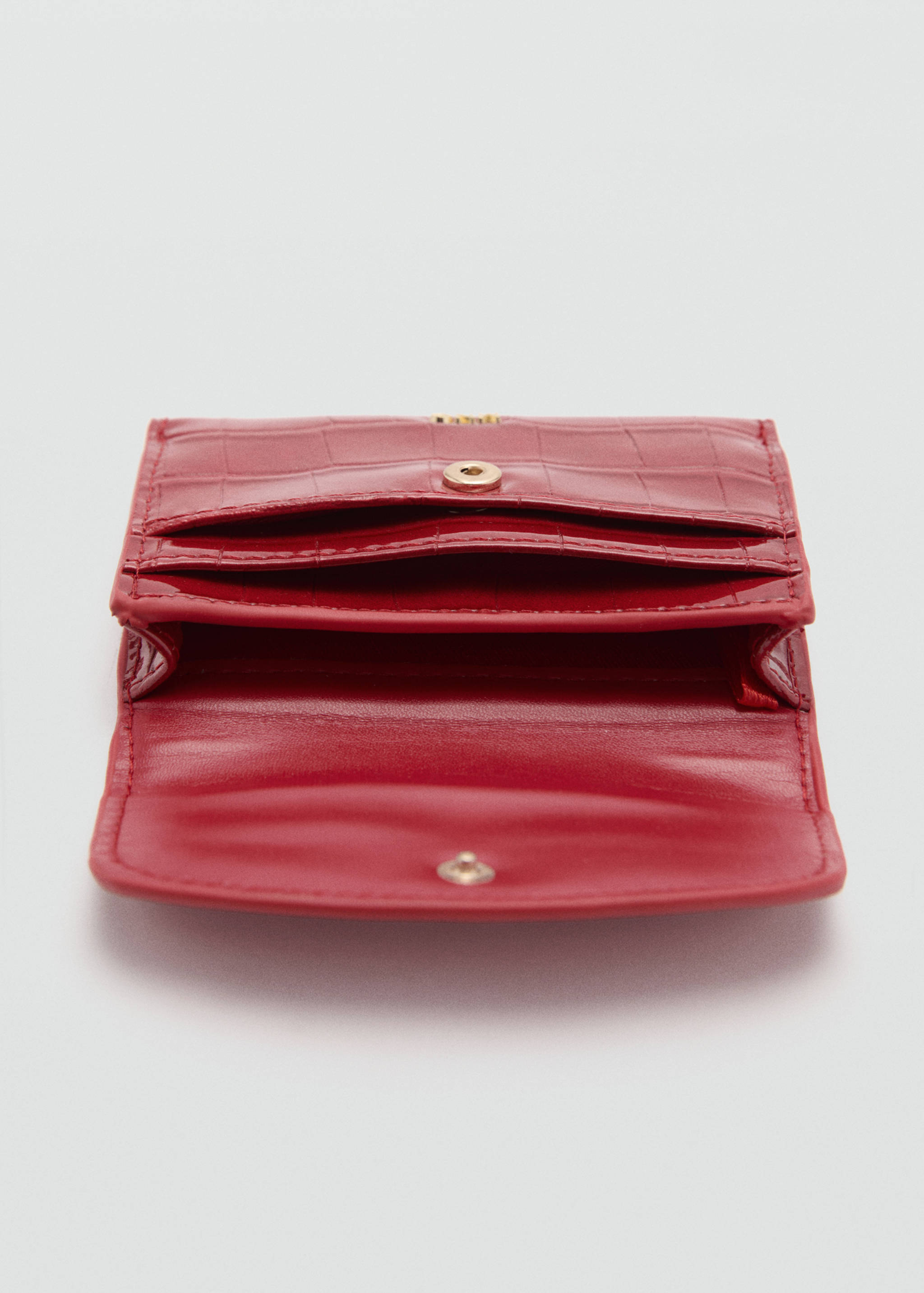 Portmonetka z efektem skóry krokodyla - Plan średni