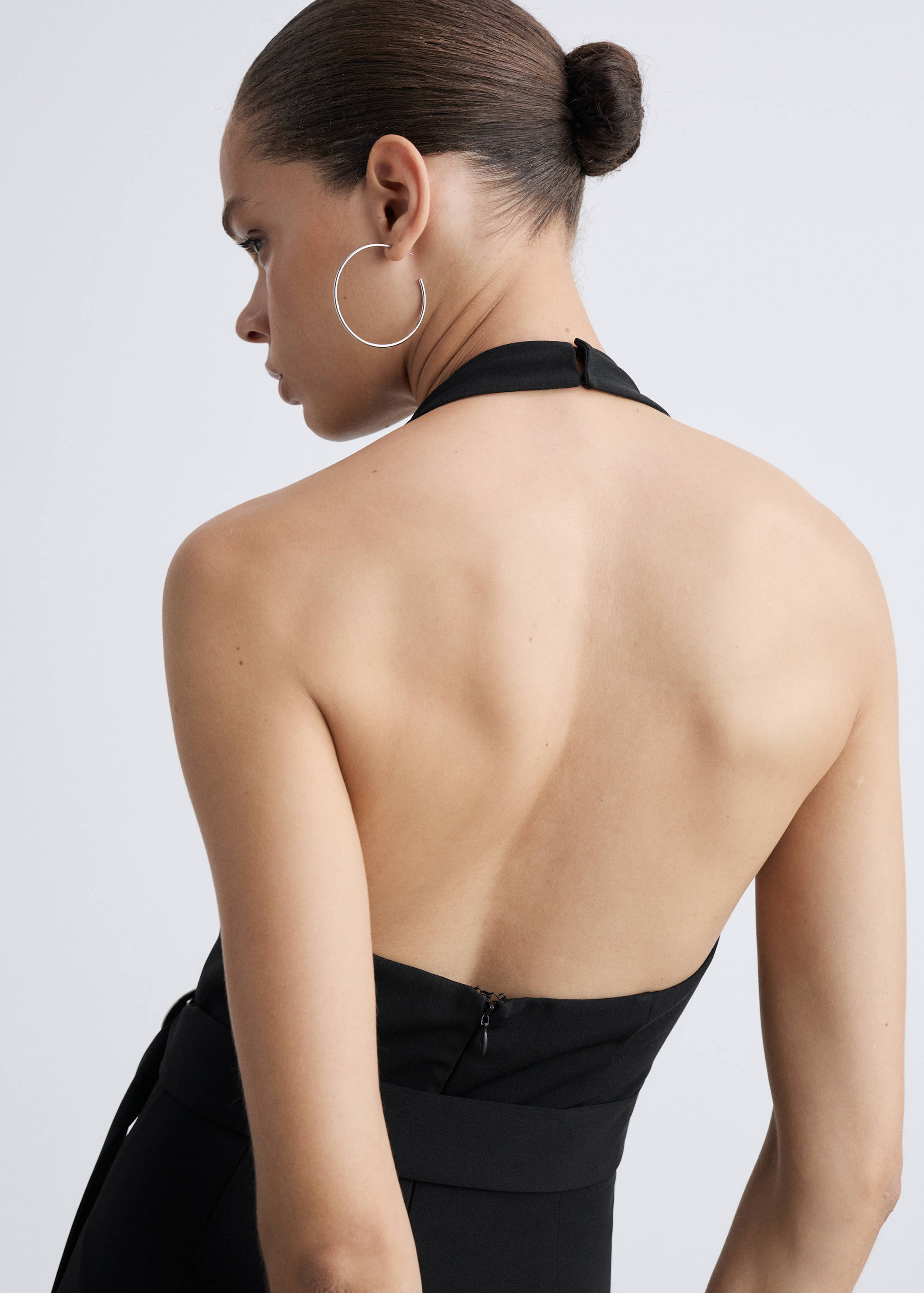 Halter-neck jumpsuit with belt - Details of the article 2