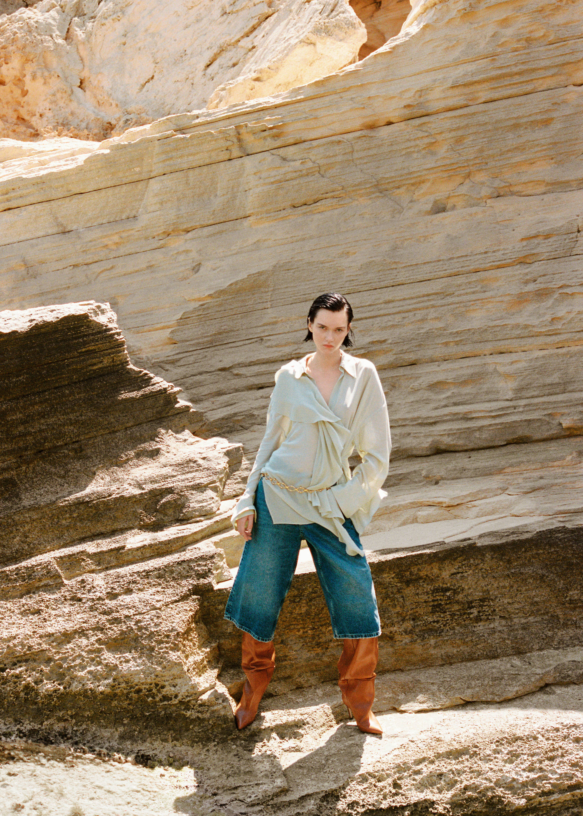 Shirt with ruffles and crossover fastening - Details of the article 6