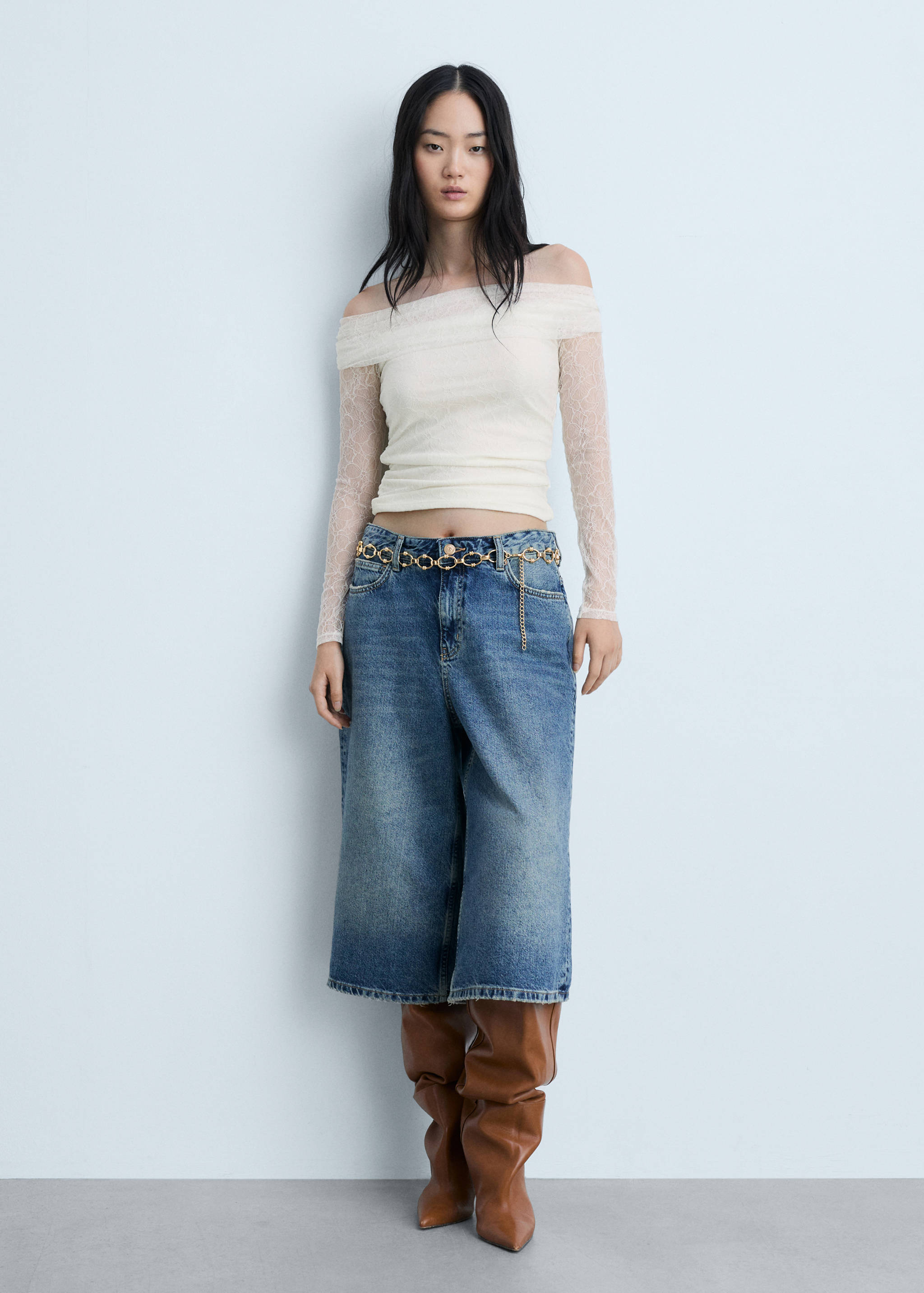 Off-the-shoulder lace t-shirt - General plane