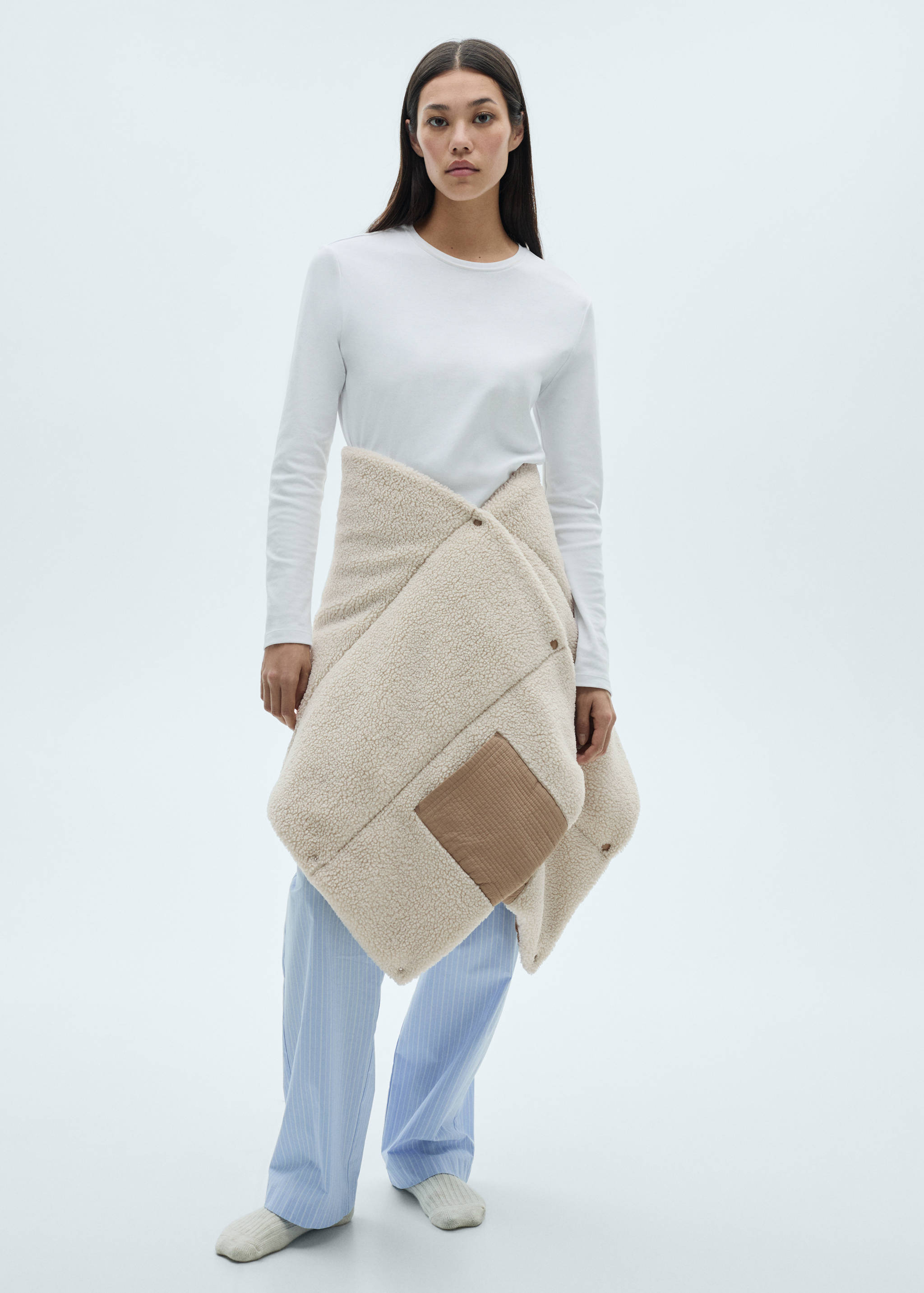 系扣羊皮斗篷 - null