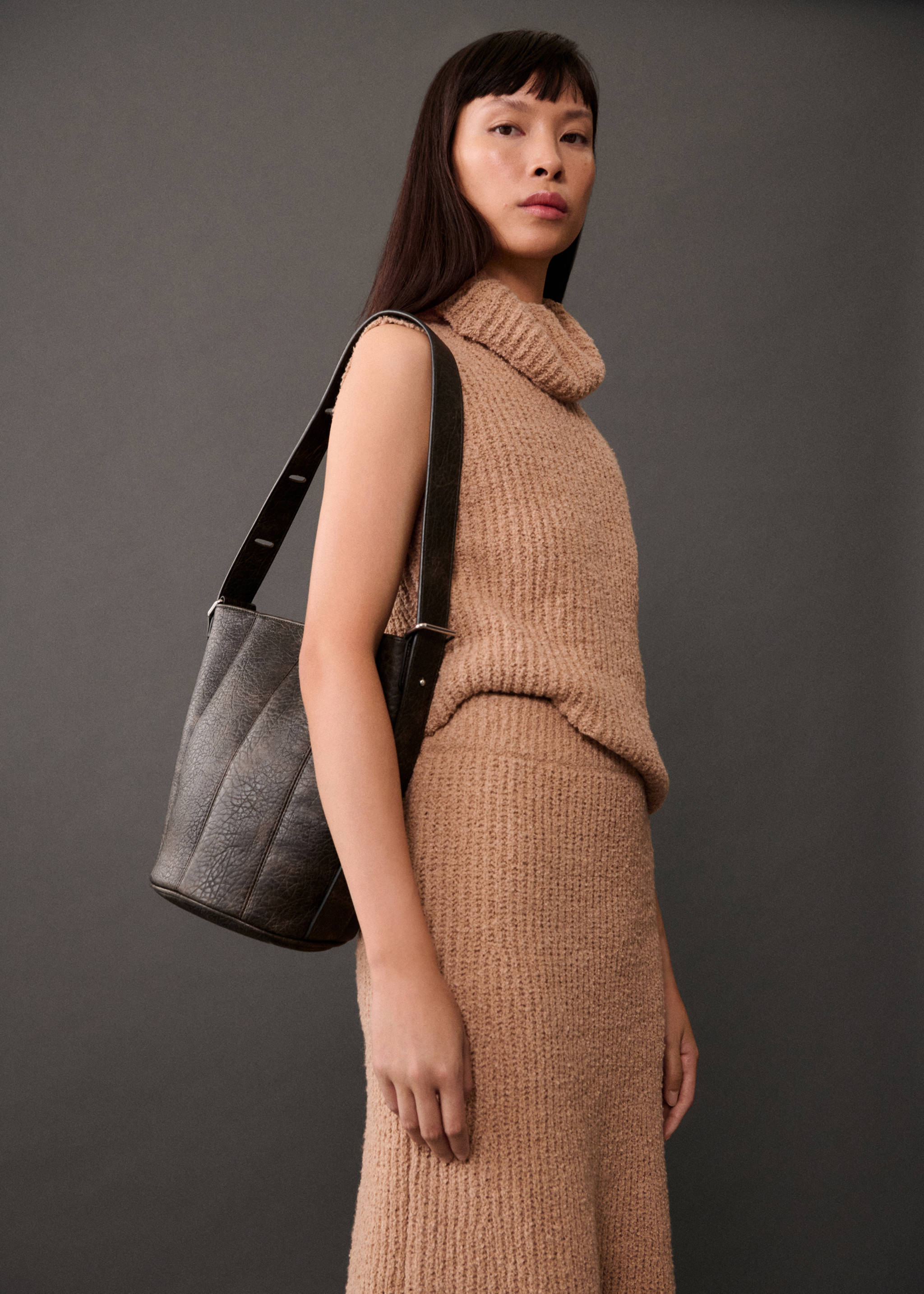 Top côtelé col roulé - Plan moyen