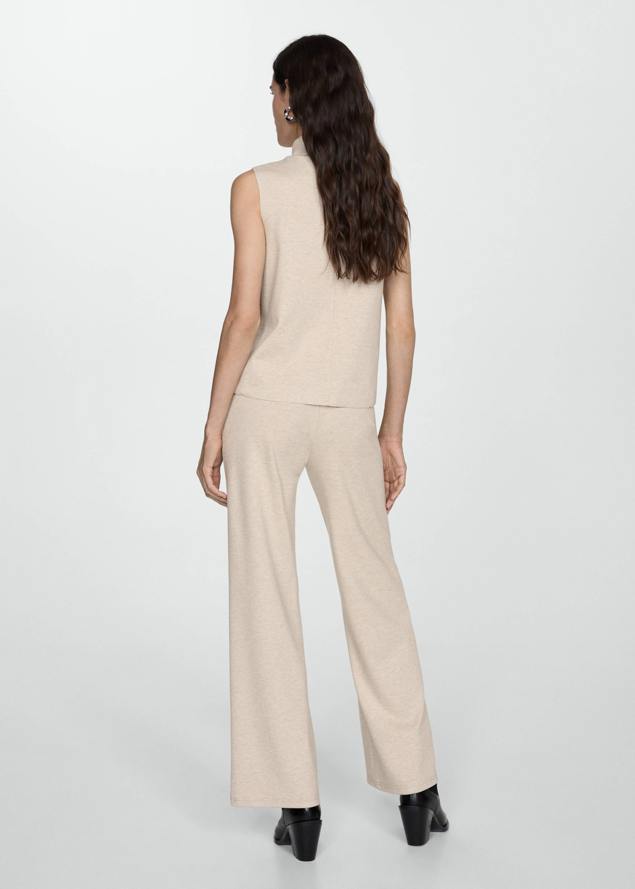 Sleeveless knitted top - Reverse of the article