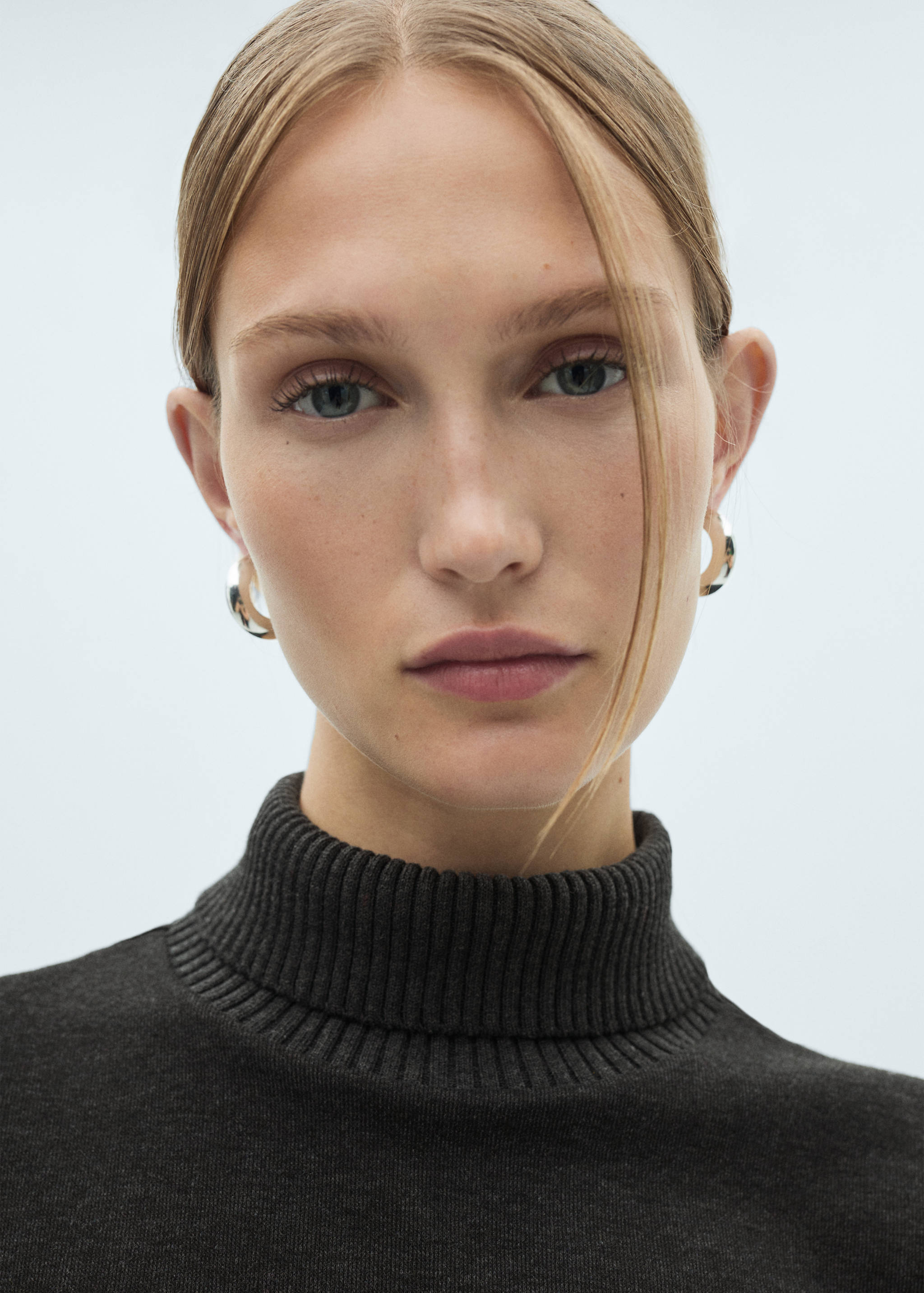 Sleeveless knitted top - Details of the article 1