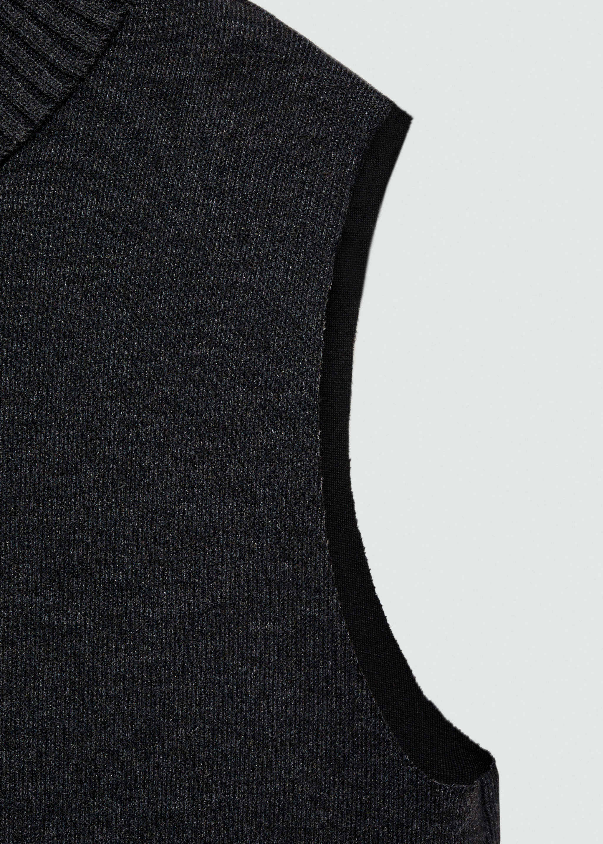 Sleeveless knitted top - Details of the article 0