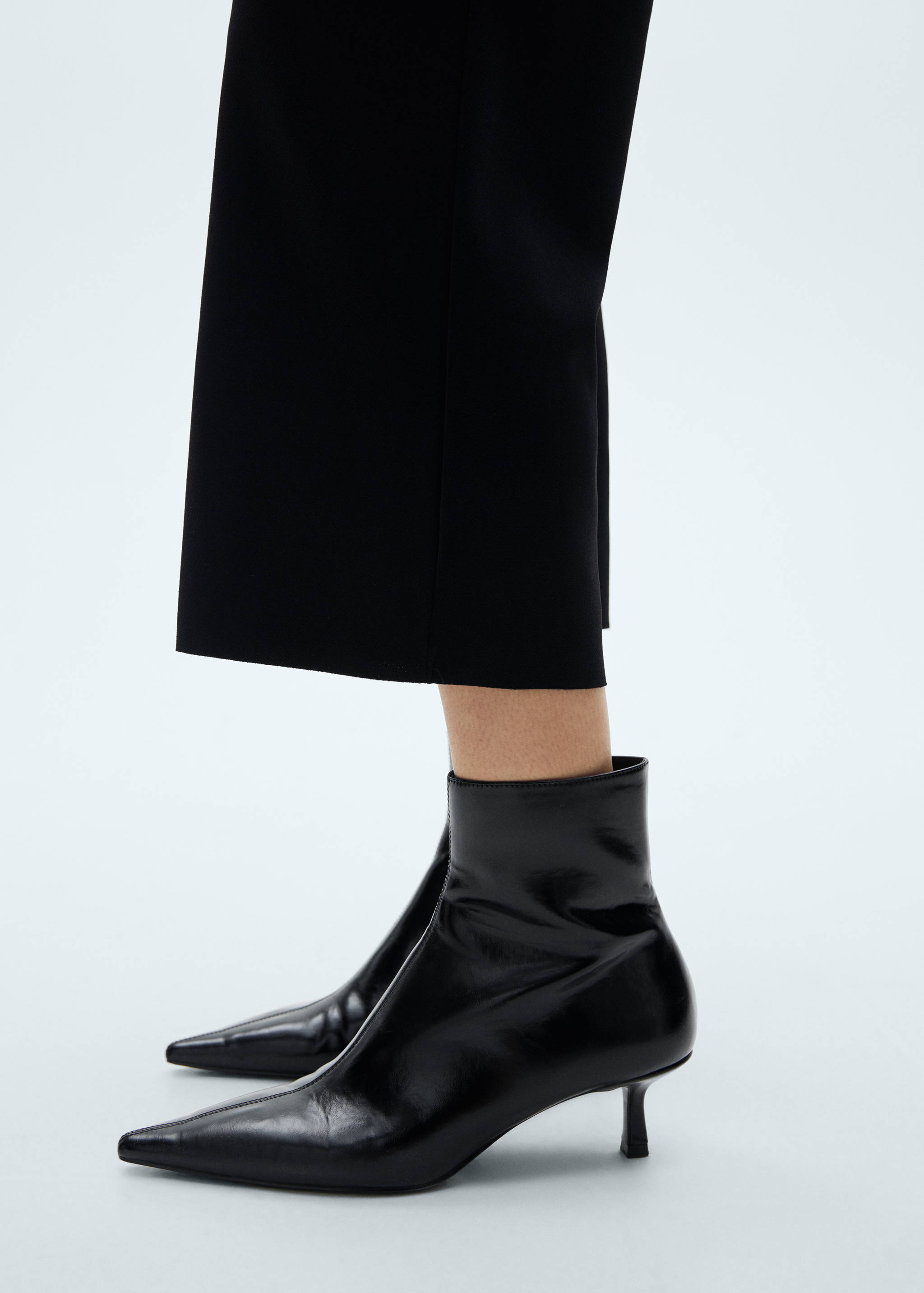 Flowy straight-fit trousers - Details of the article 6