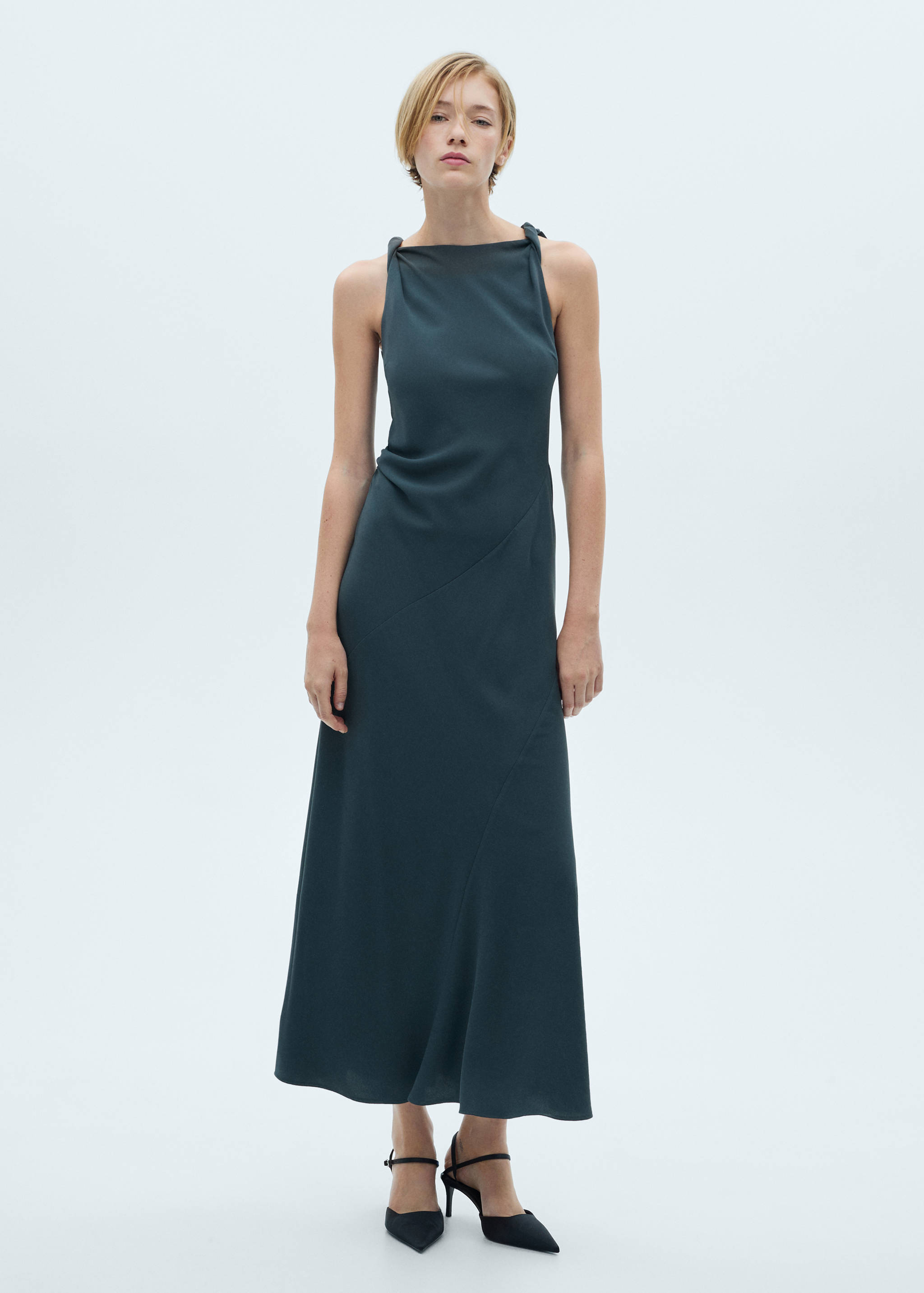 Long flared dress - General plane