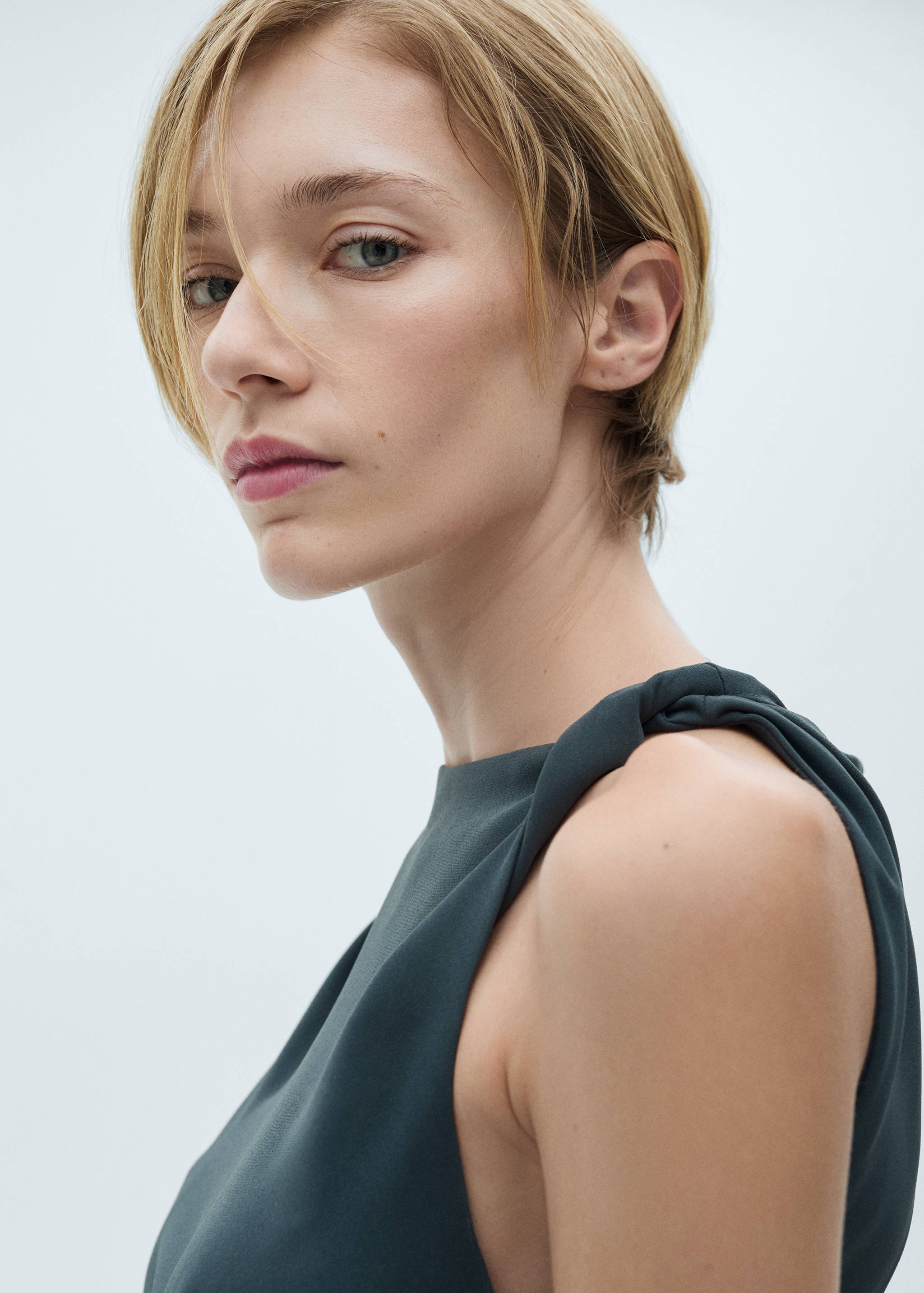 Long flared dress - Details of the article 1