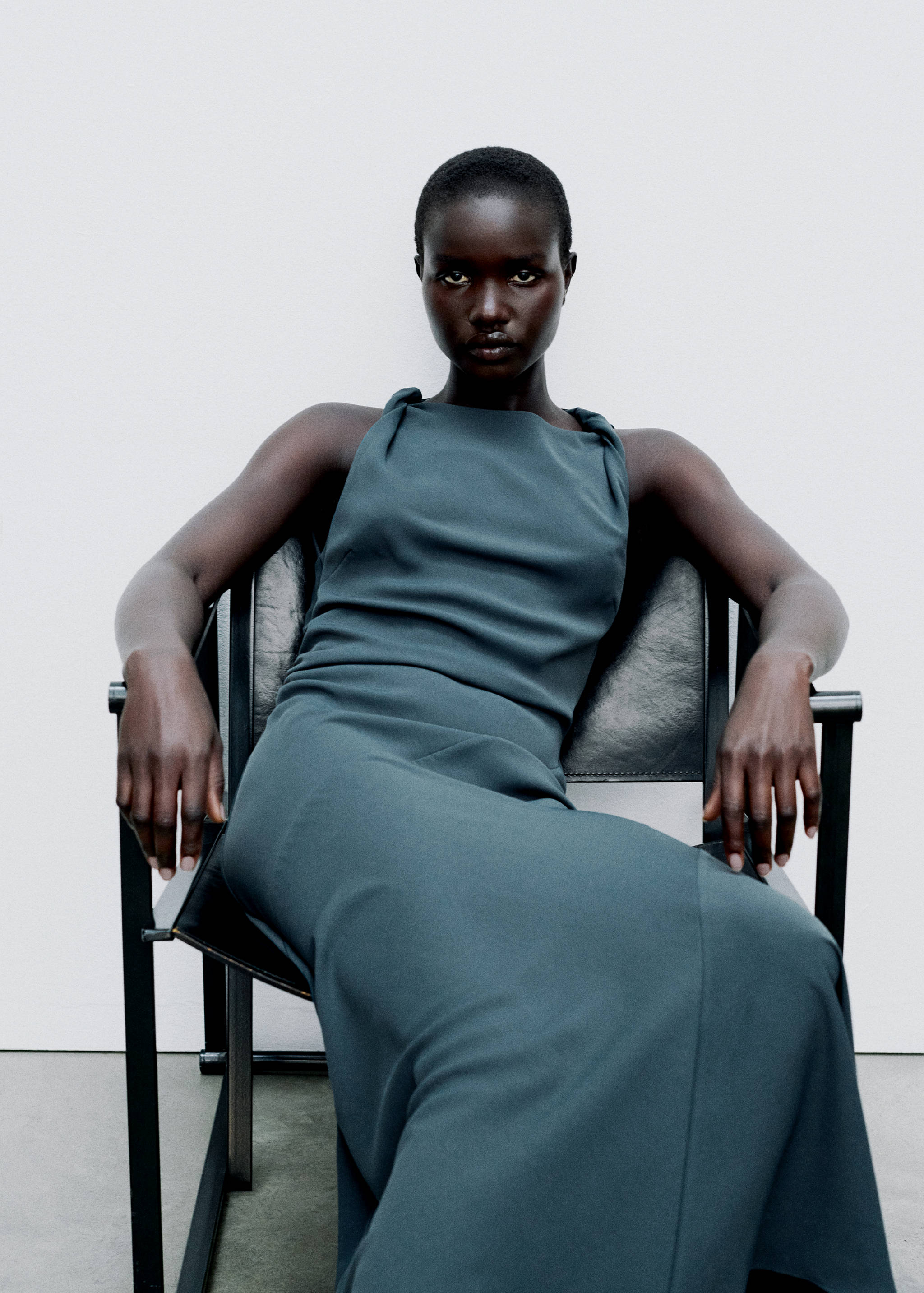 Long flared dress - Details of the article 6