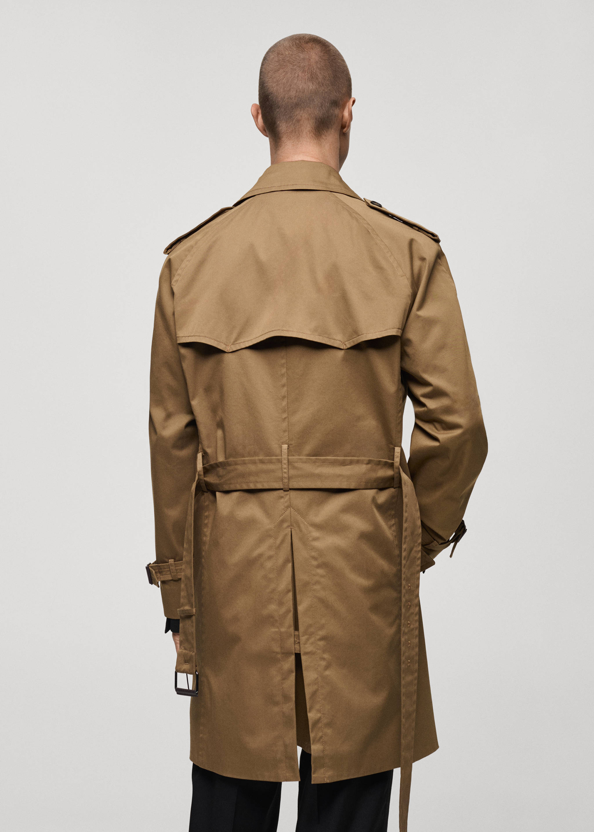 Water-repellent belted trench coat - Reverse of the article