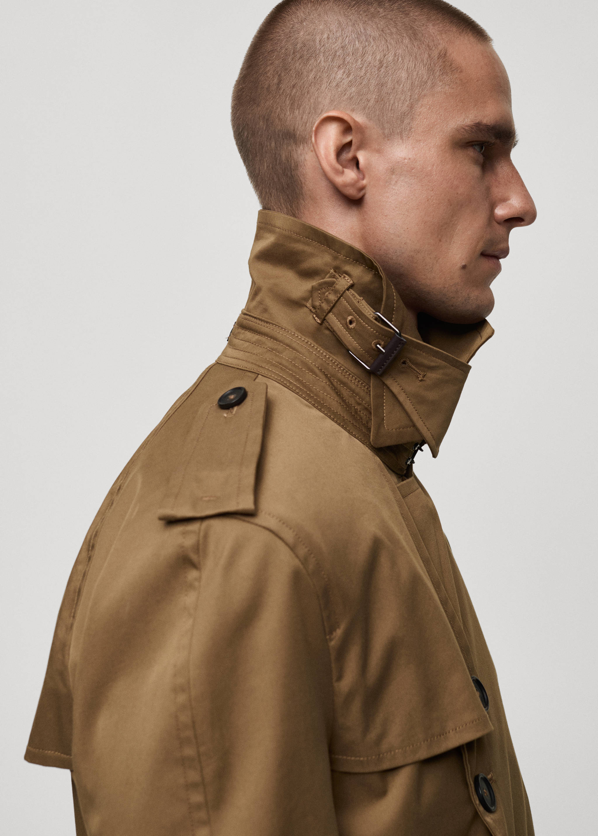 Water-repellent belted trench coat - Details of the article 4