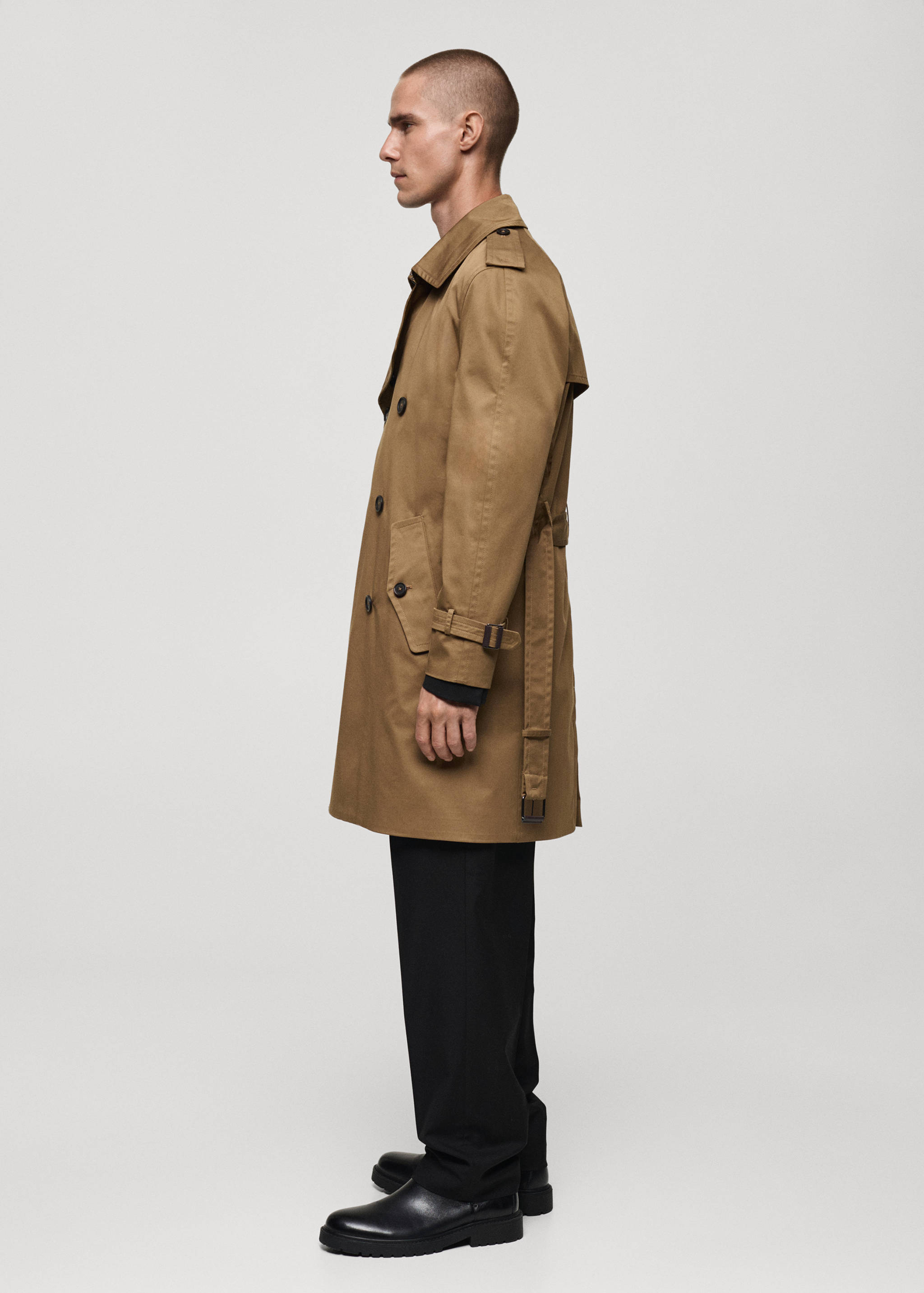 Water-repellent belted trench coat - Details of the article 2