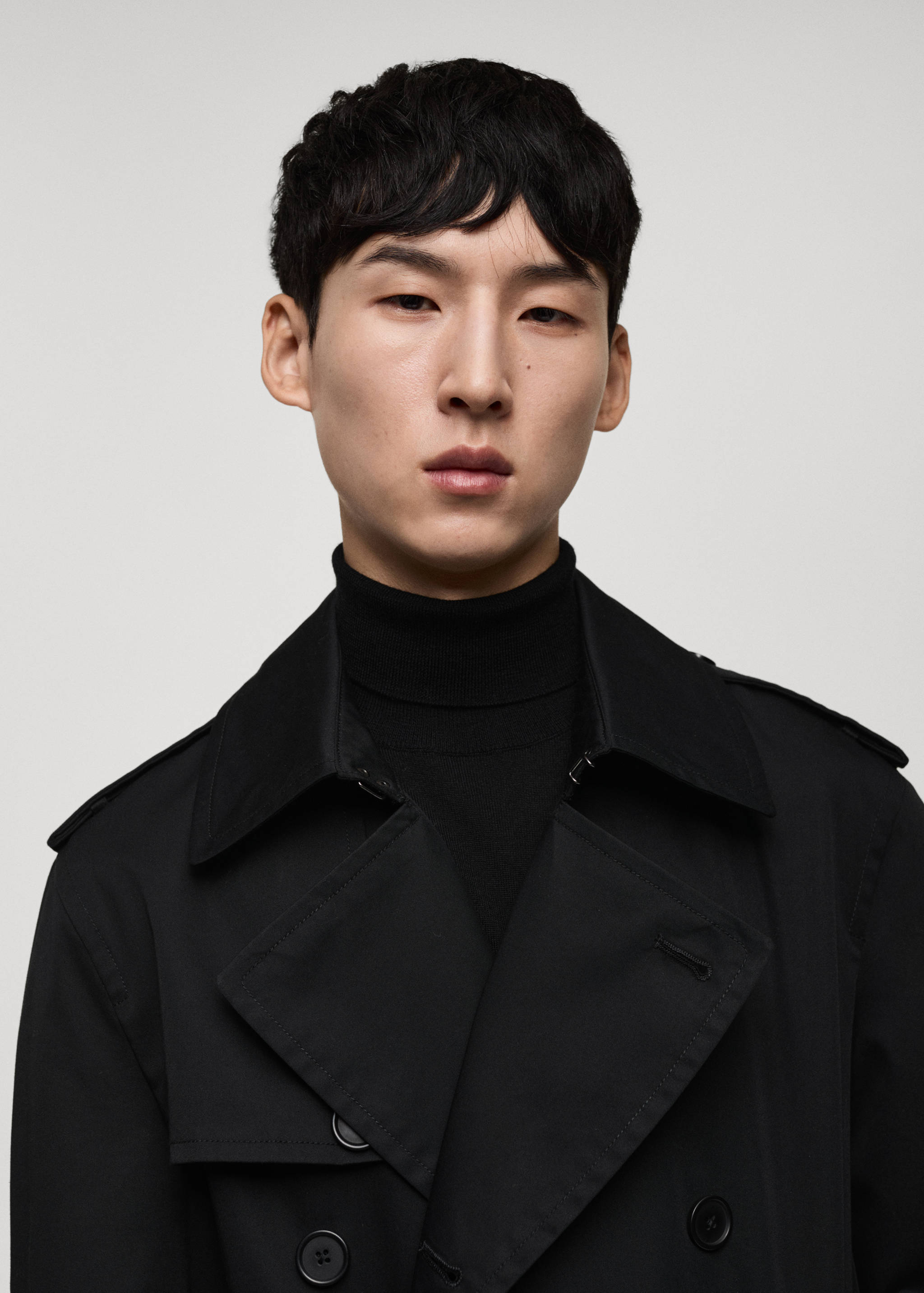 Water-repellent belted trench coat - Details of the article 1