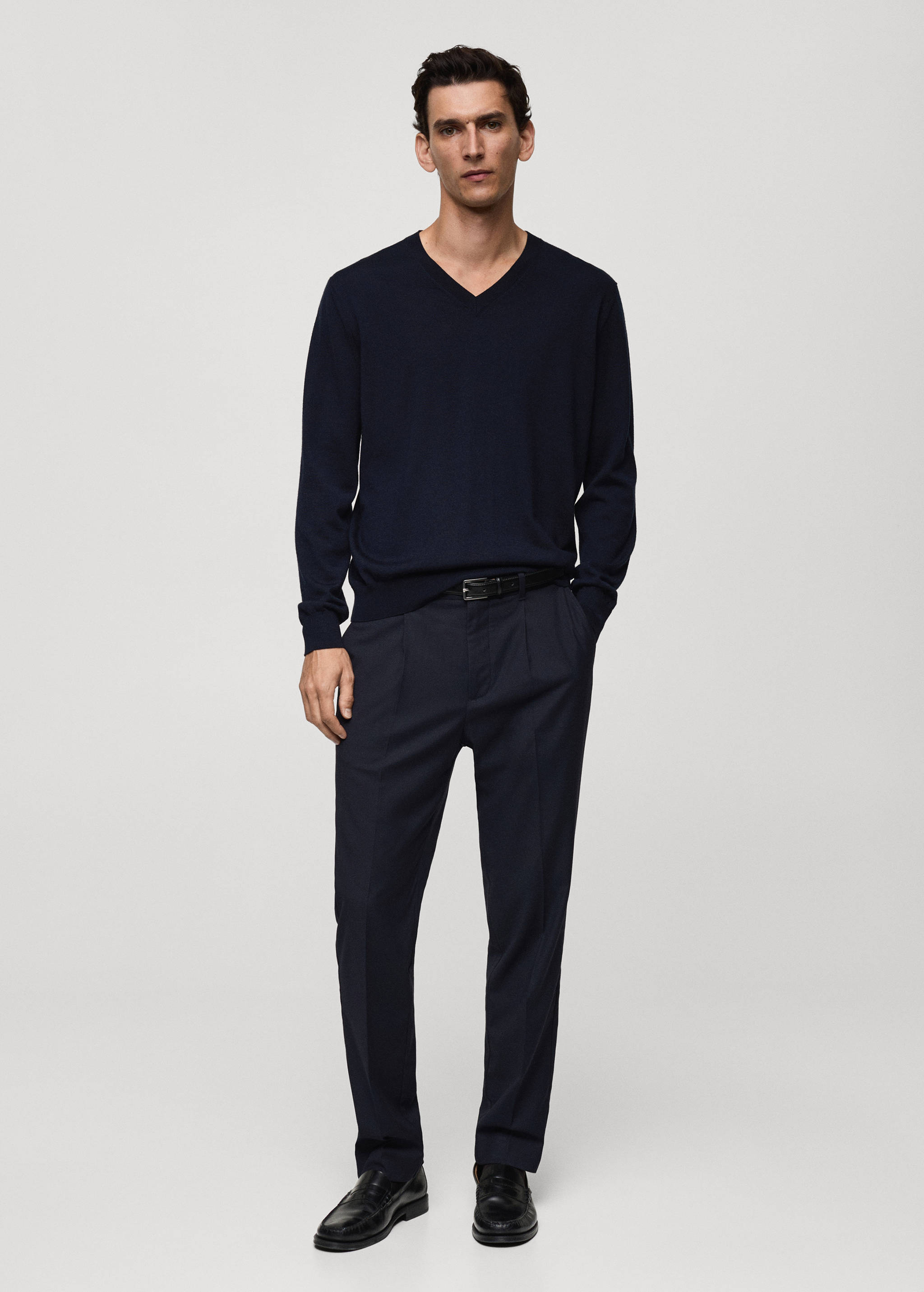 100% merino wool V-neck sweater - General plane