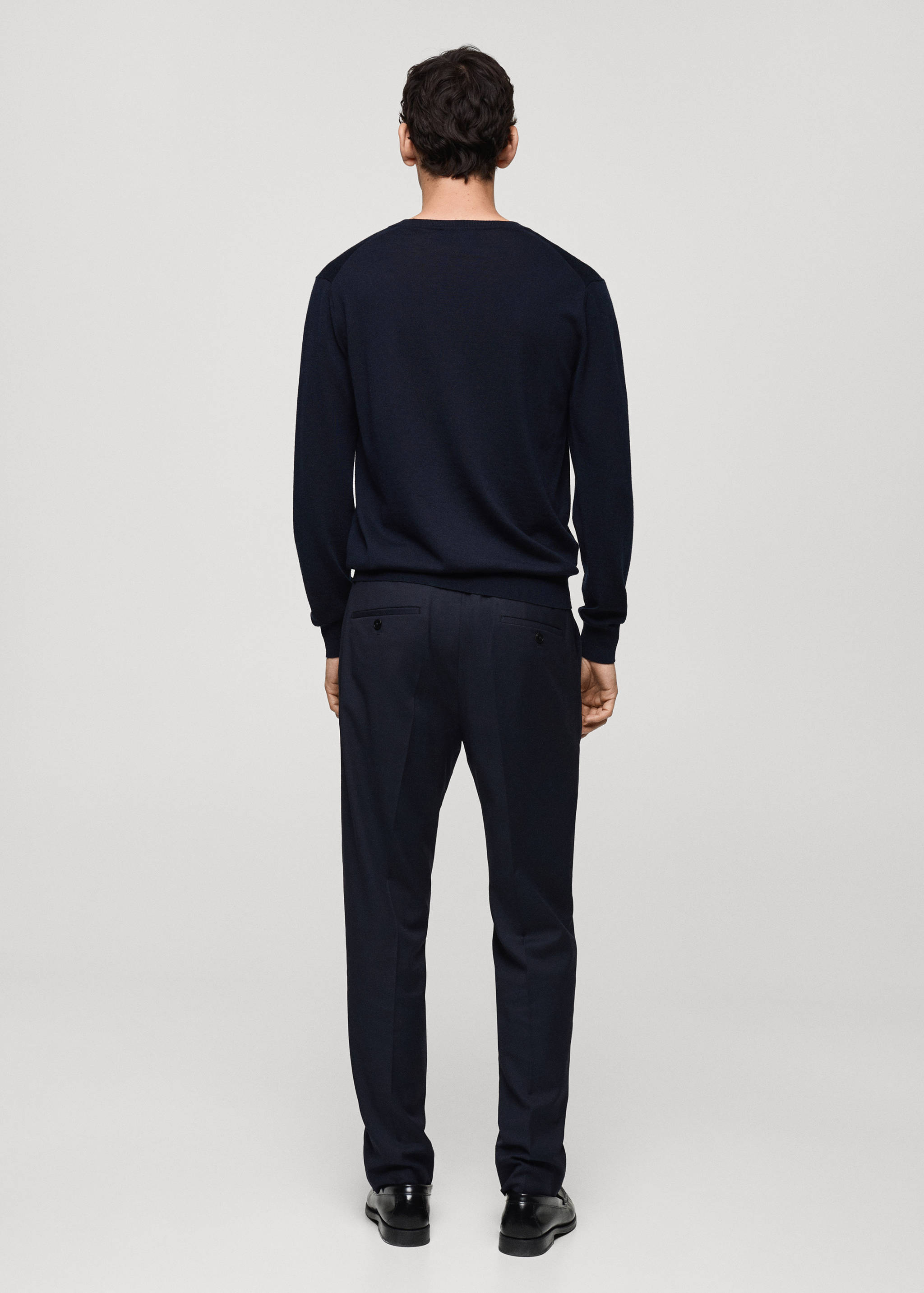 100% merino wool V-neck sweater - Reverse of the article