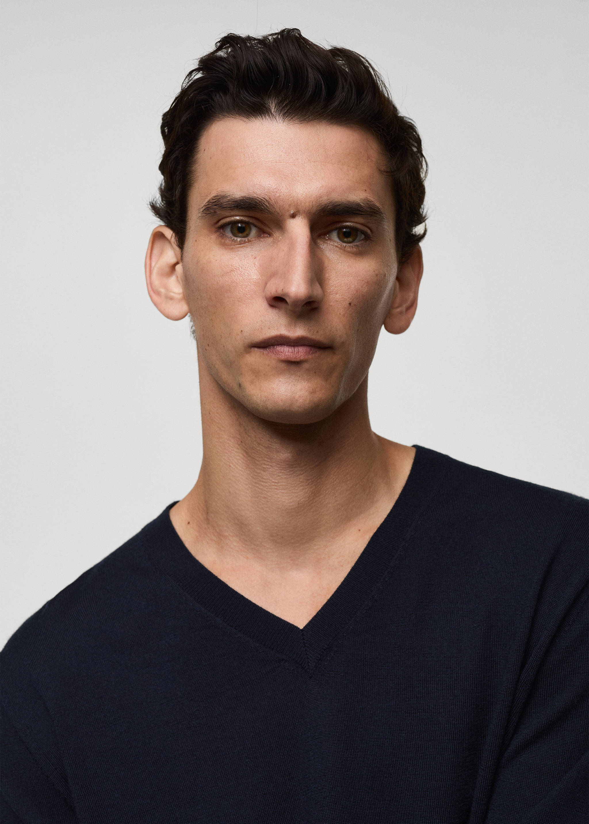 100% merino wool V-neck sweater - Details of the article 1