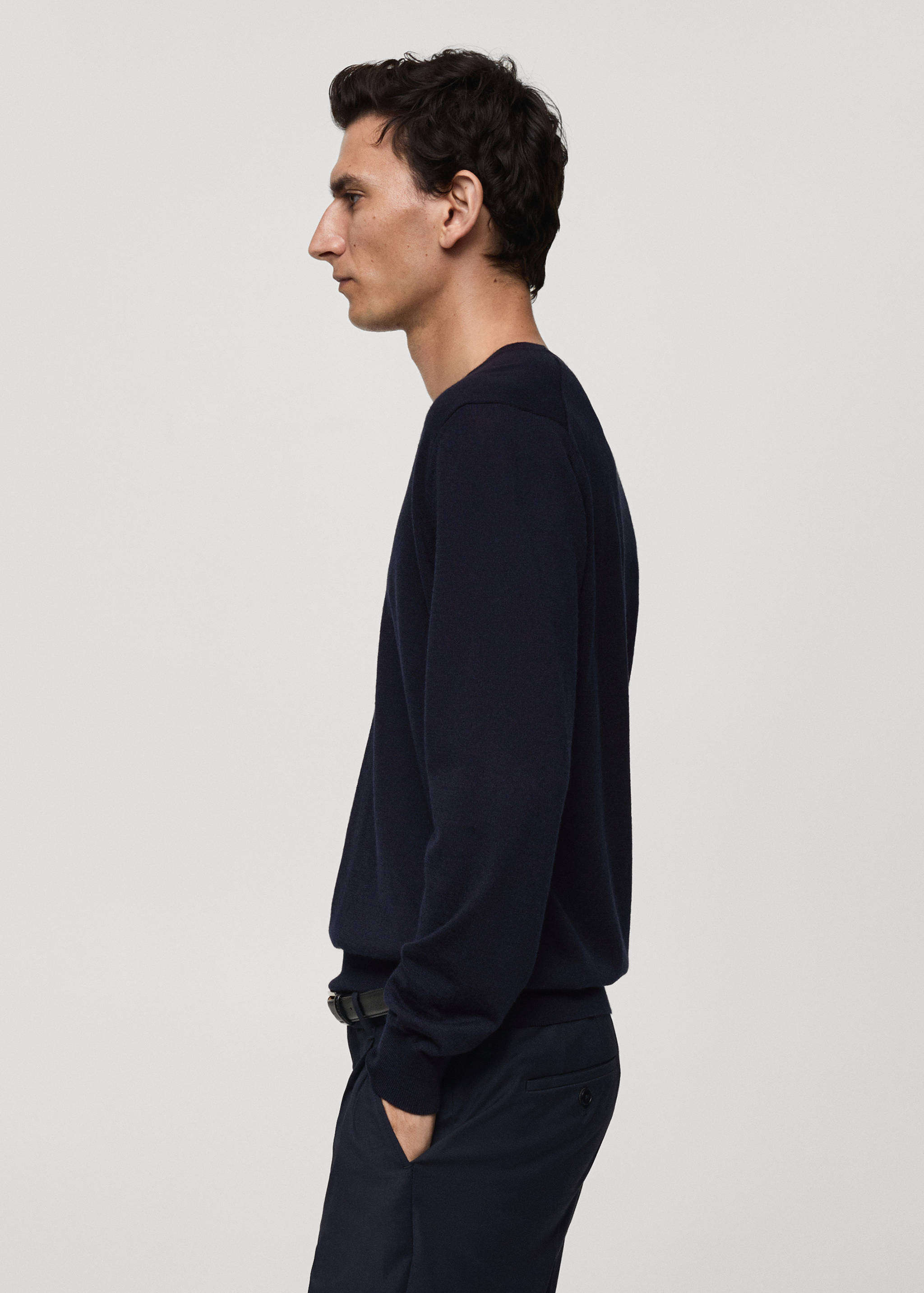 100% merino wool V-neck sweater - Details of the article 6