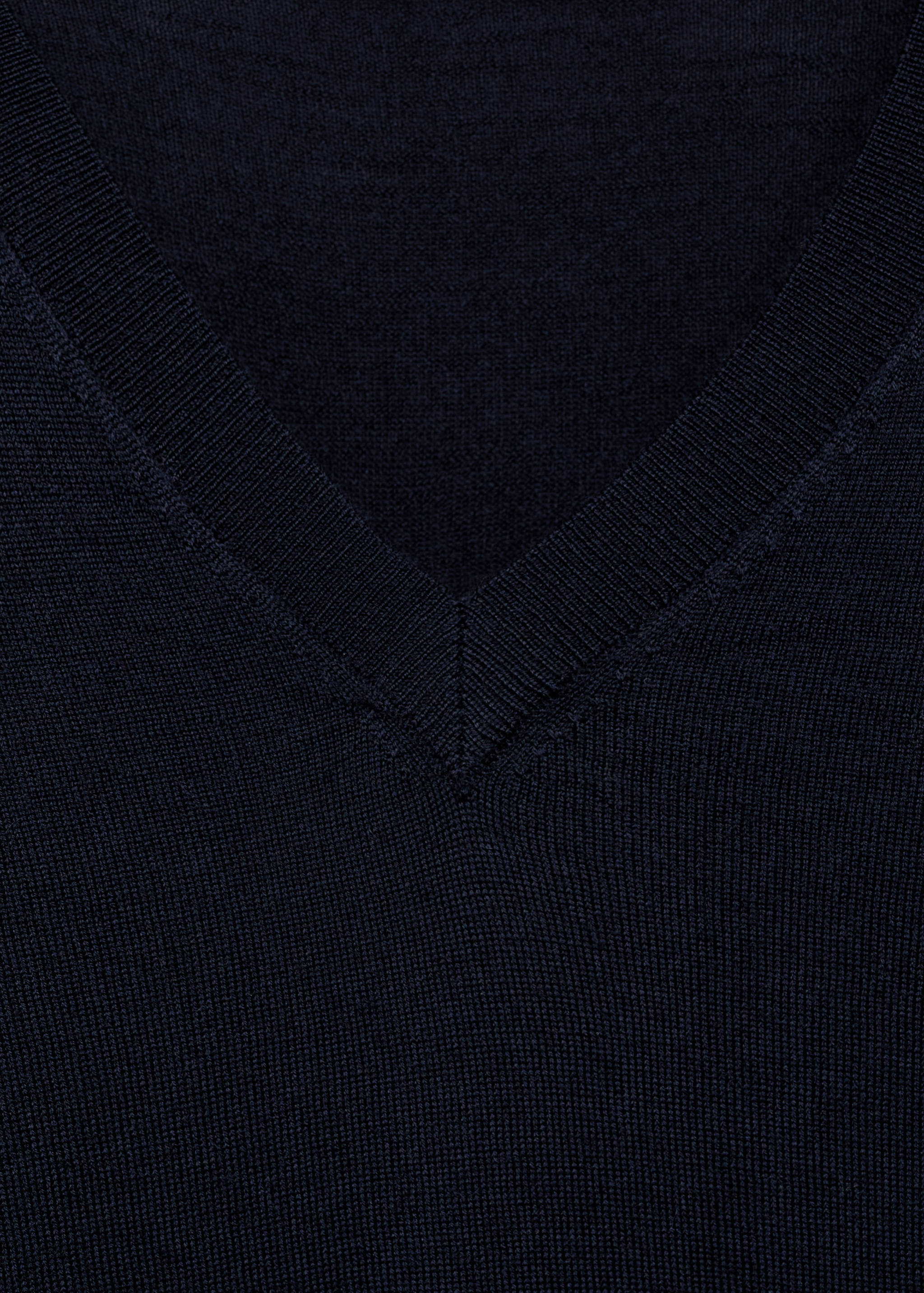 100% merino wool V-neck sweater - Details of the article 8