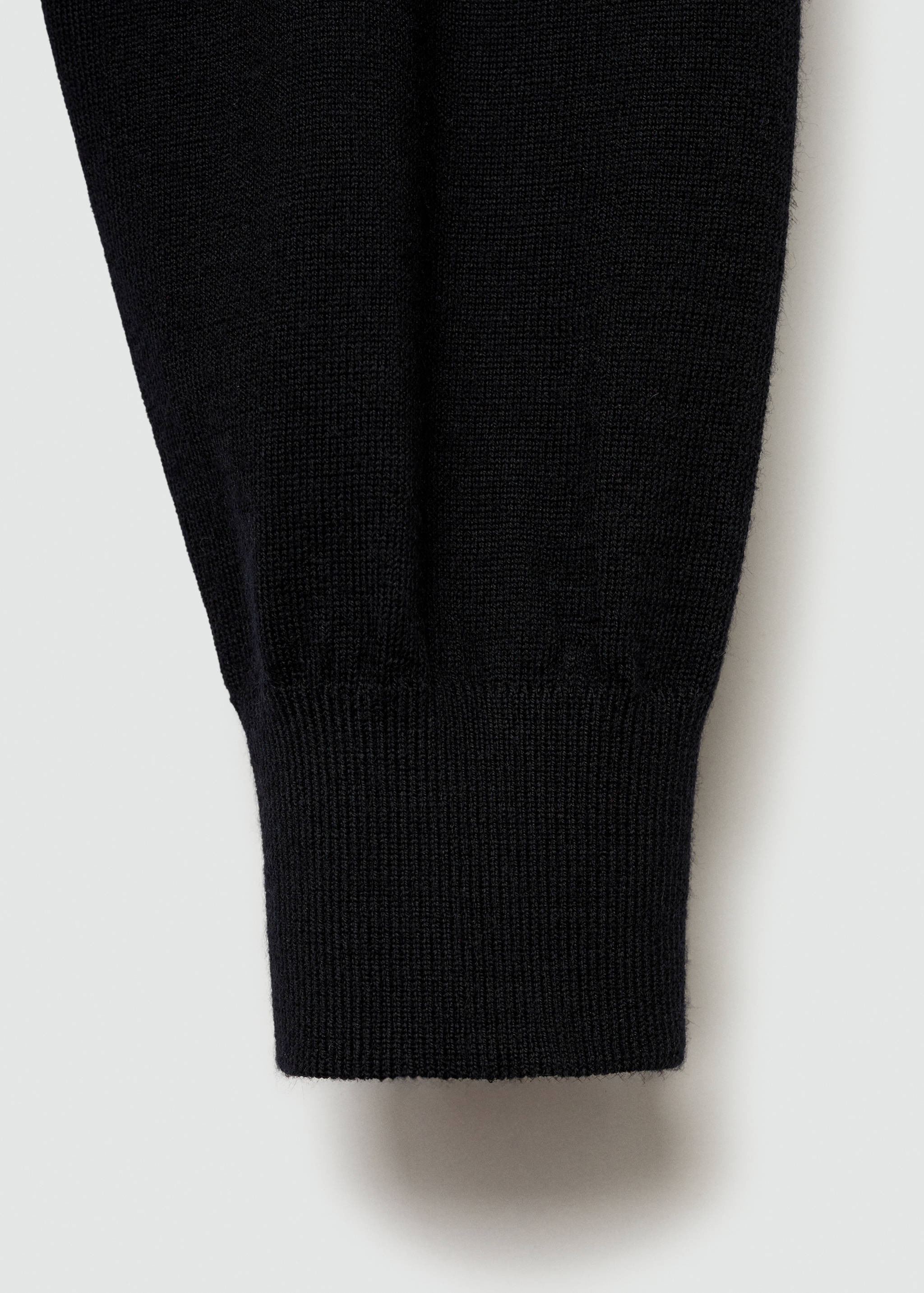 100% merino wool V-neck sweater - Details of the article 0
