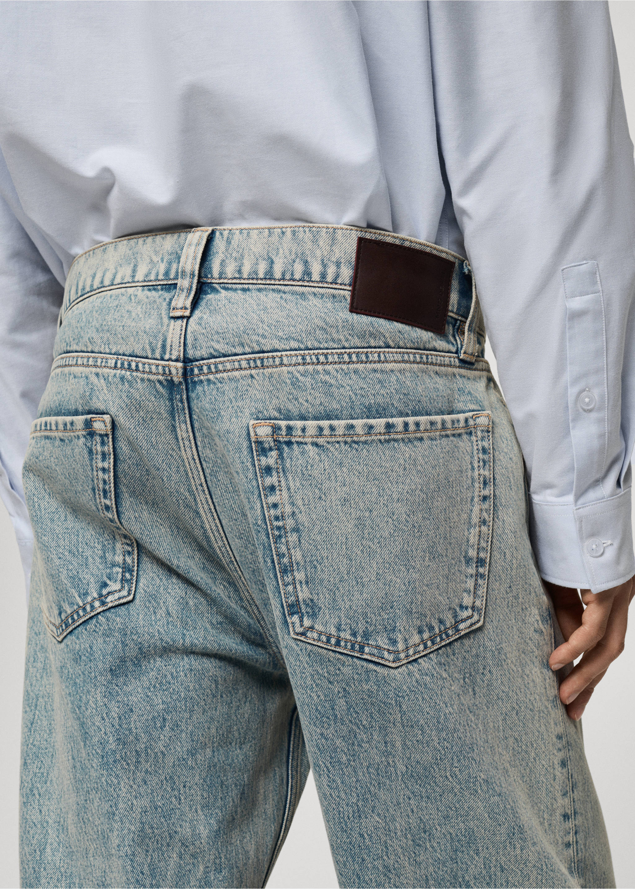 Jeans straight fit bajo vuelta - Detalle del artículo 2, Azul bleach. Ref: 77075972-00.