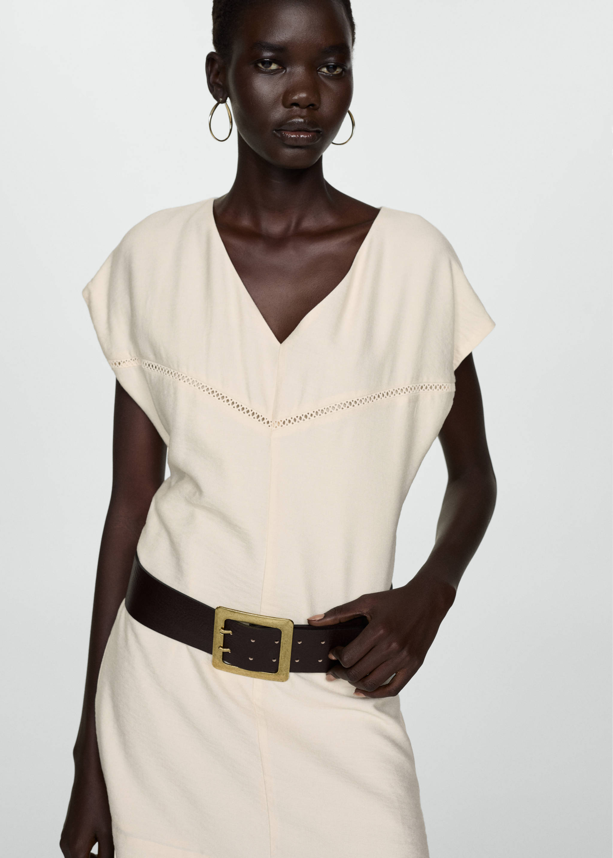 Short dress with embroidered detail - Medium plane