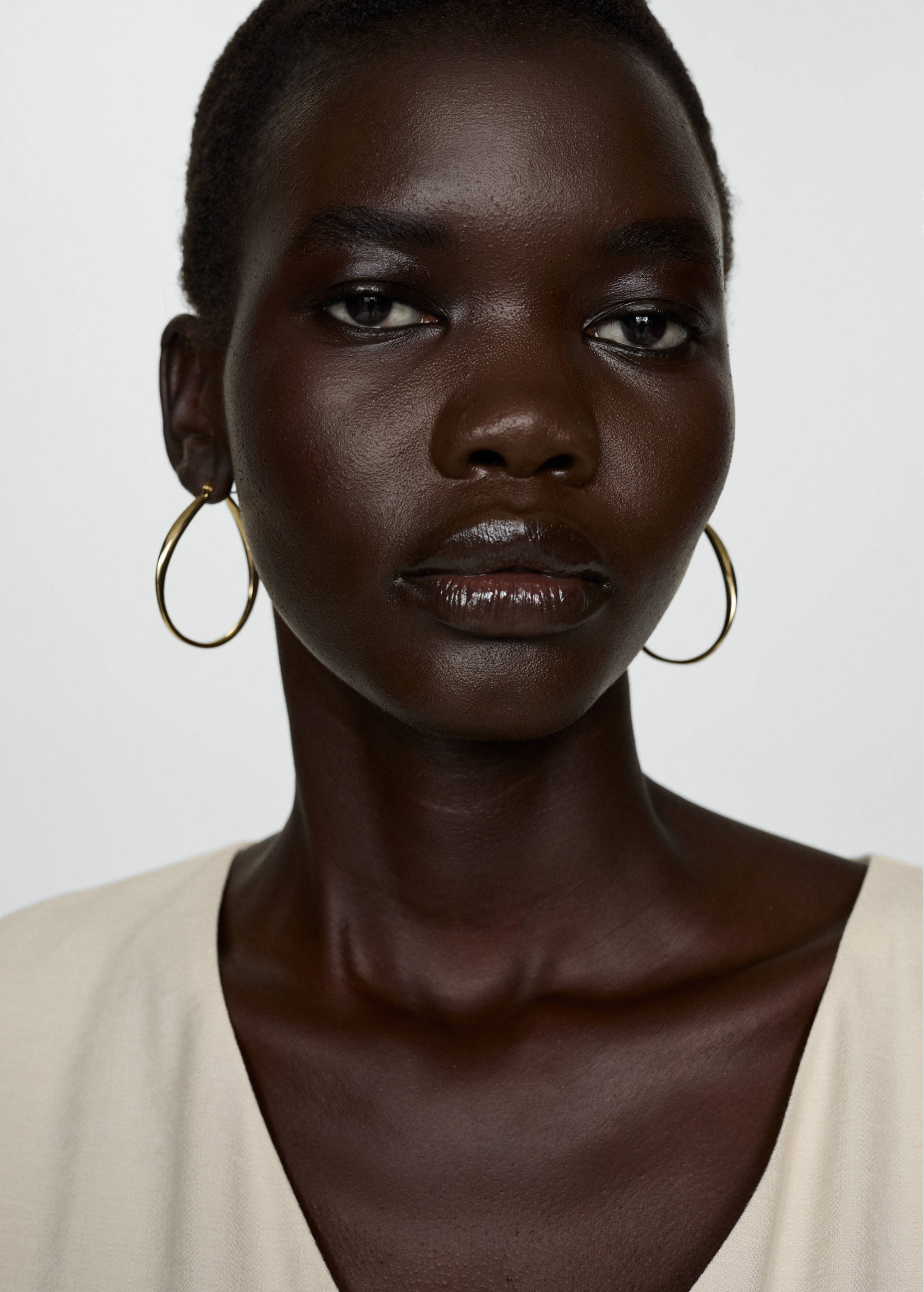 Short dress with embroidered detail - Details of the article 1