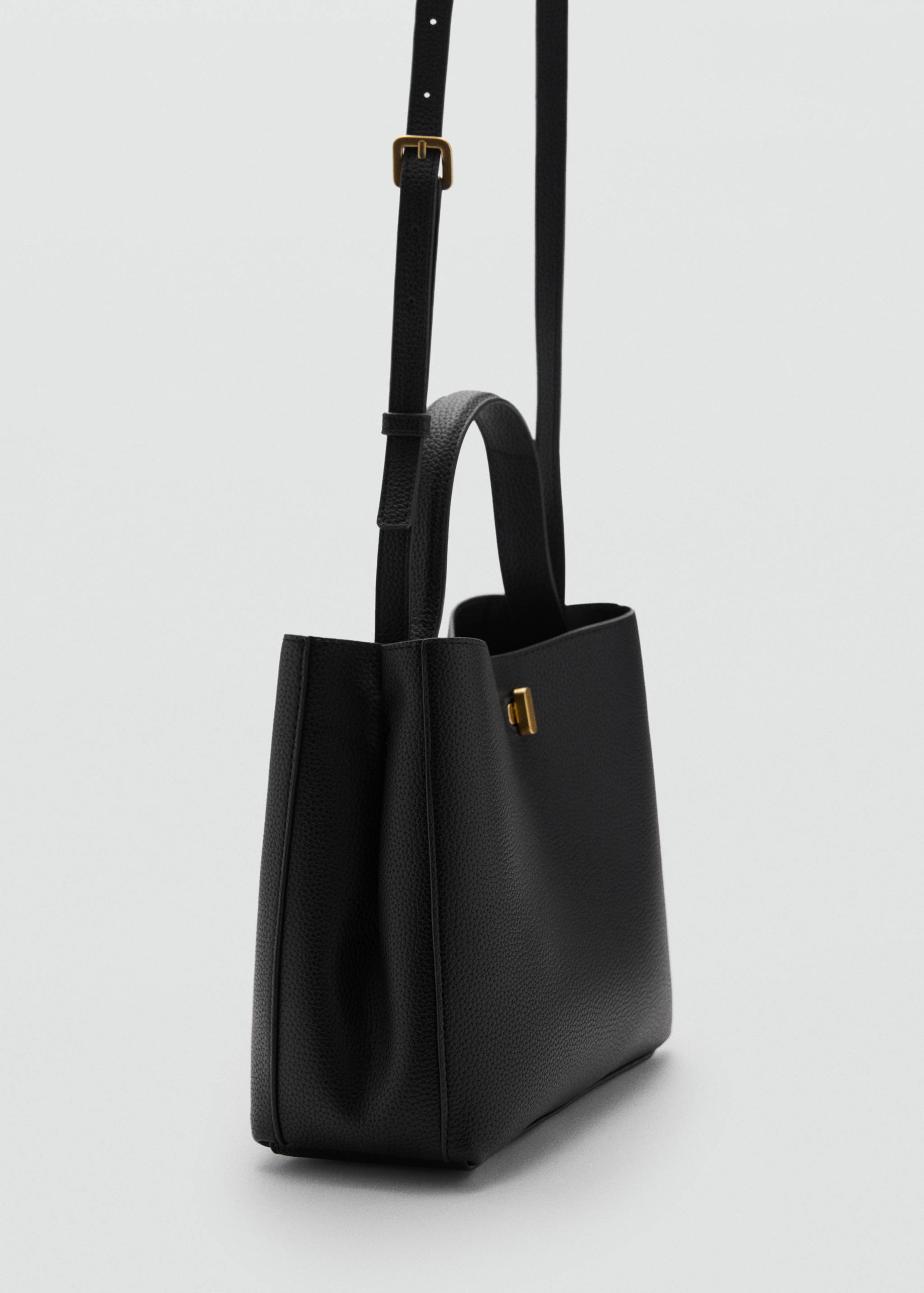 Сумка на плечевом ремне с ручкой - Средний план