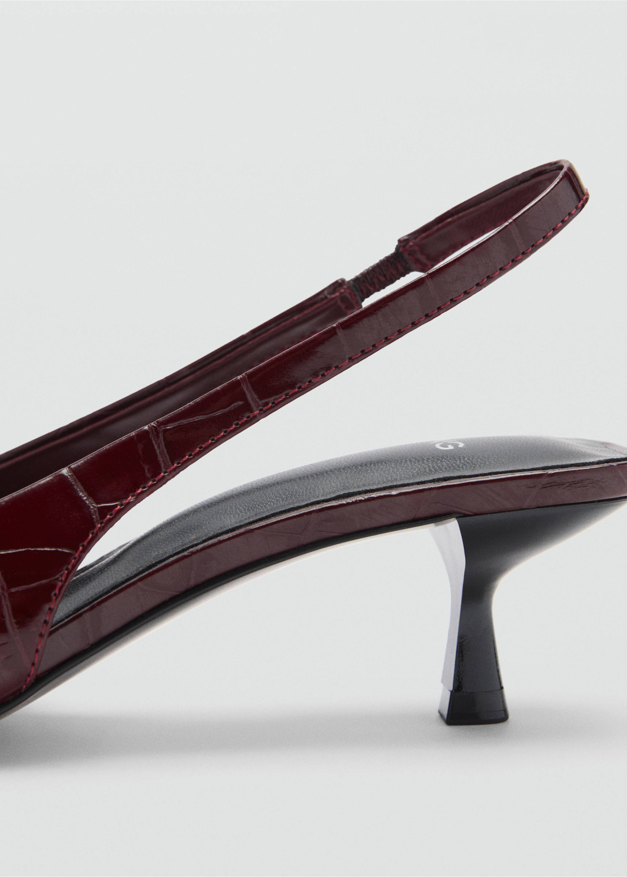 Crocodrile kitten-heel shoes - Details of the article 1, Burgundy. Ref: 77076001-00.
