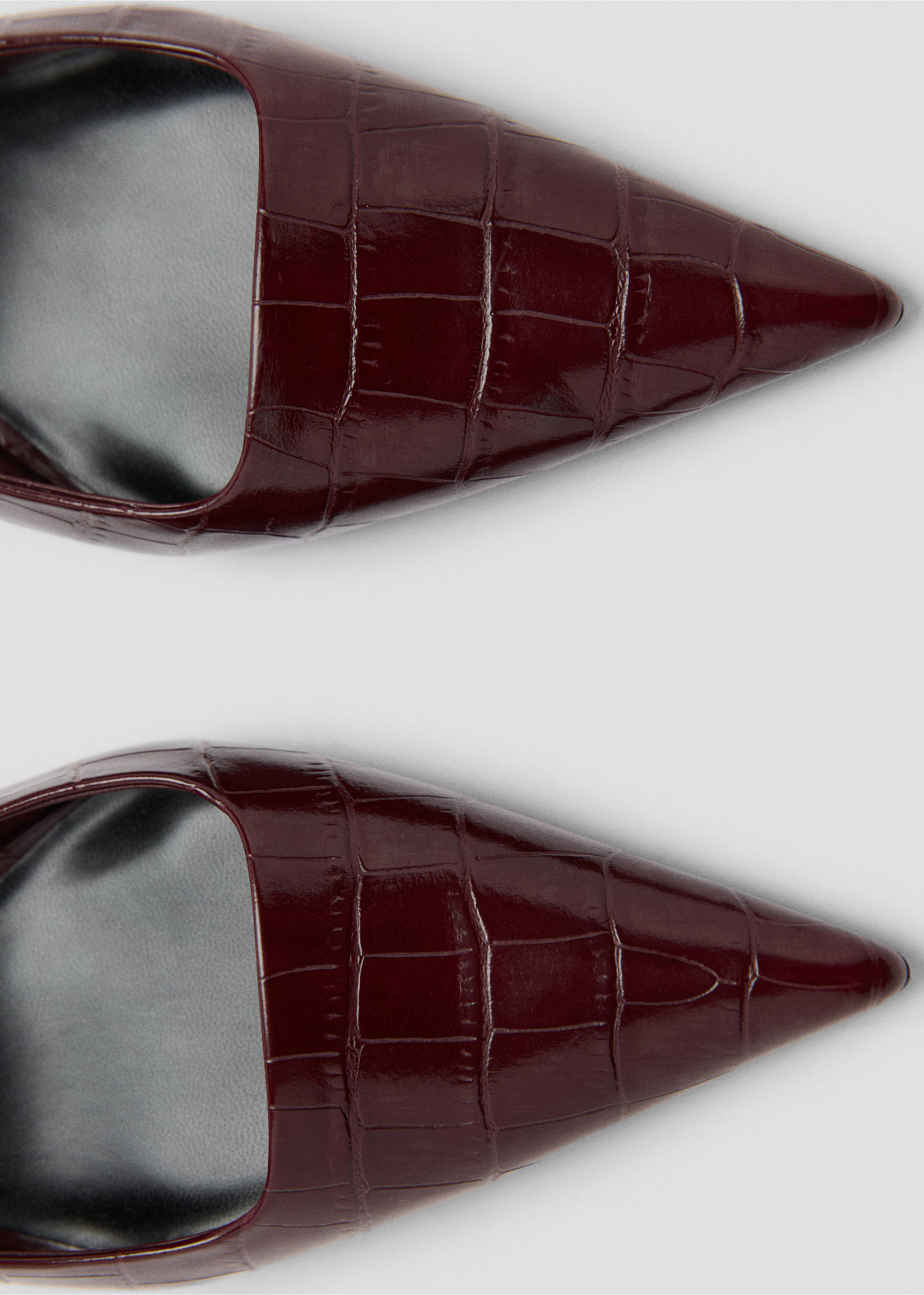 Crocodrile kitten-heel shoes - Details of the article 2, Burgundy. Ref: 77076001-00.