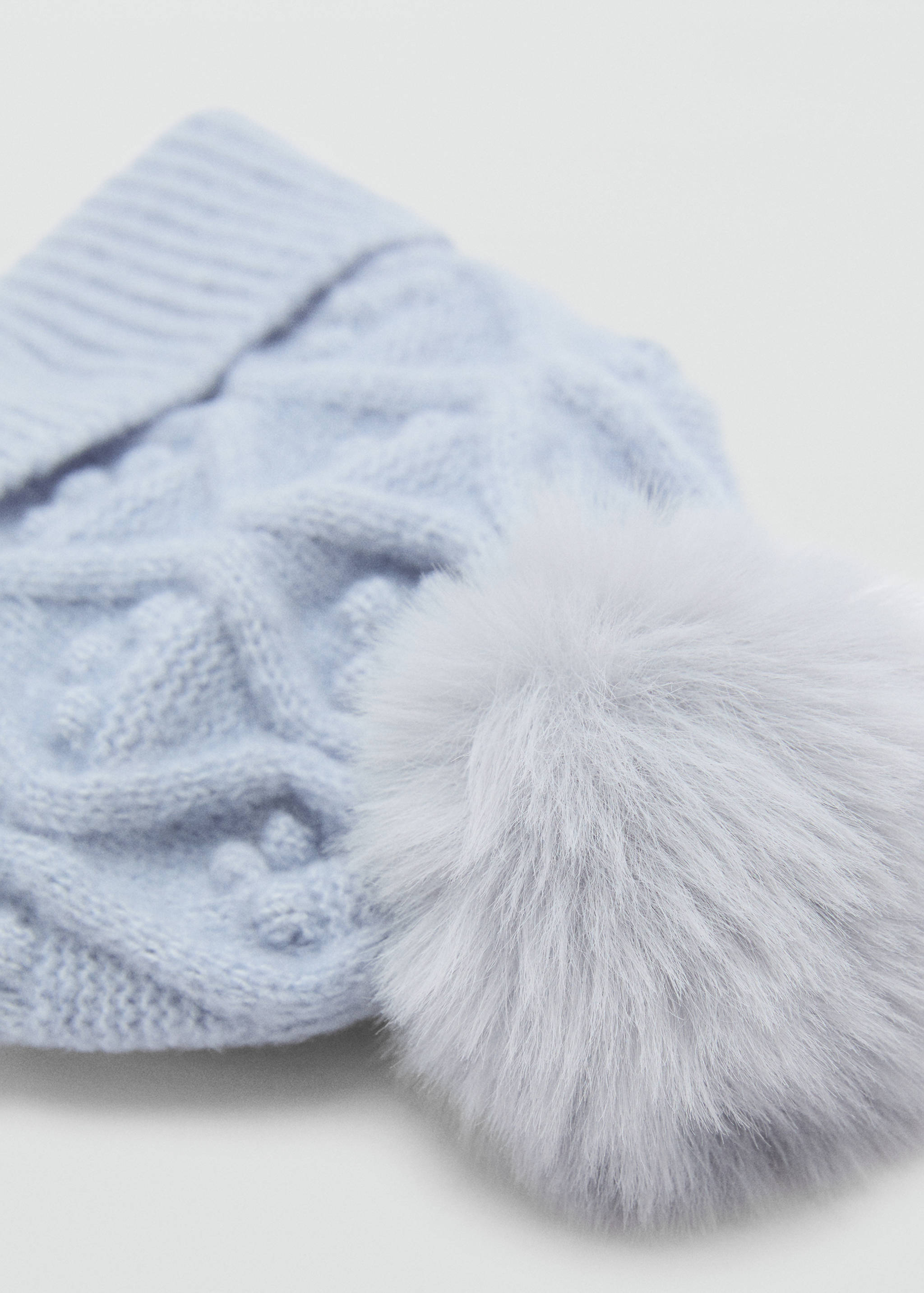 Pom pom cable-knit beanie - Детальніше про товар 1