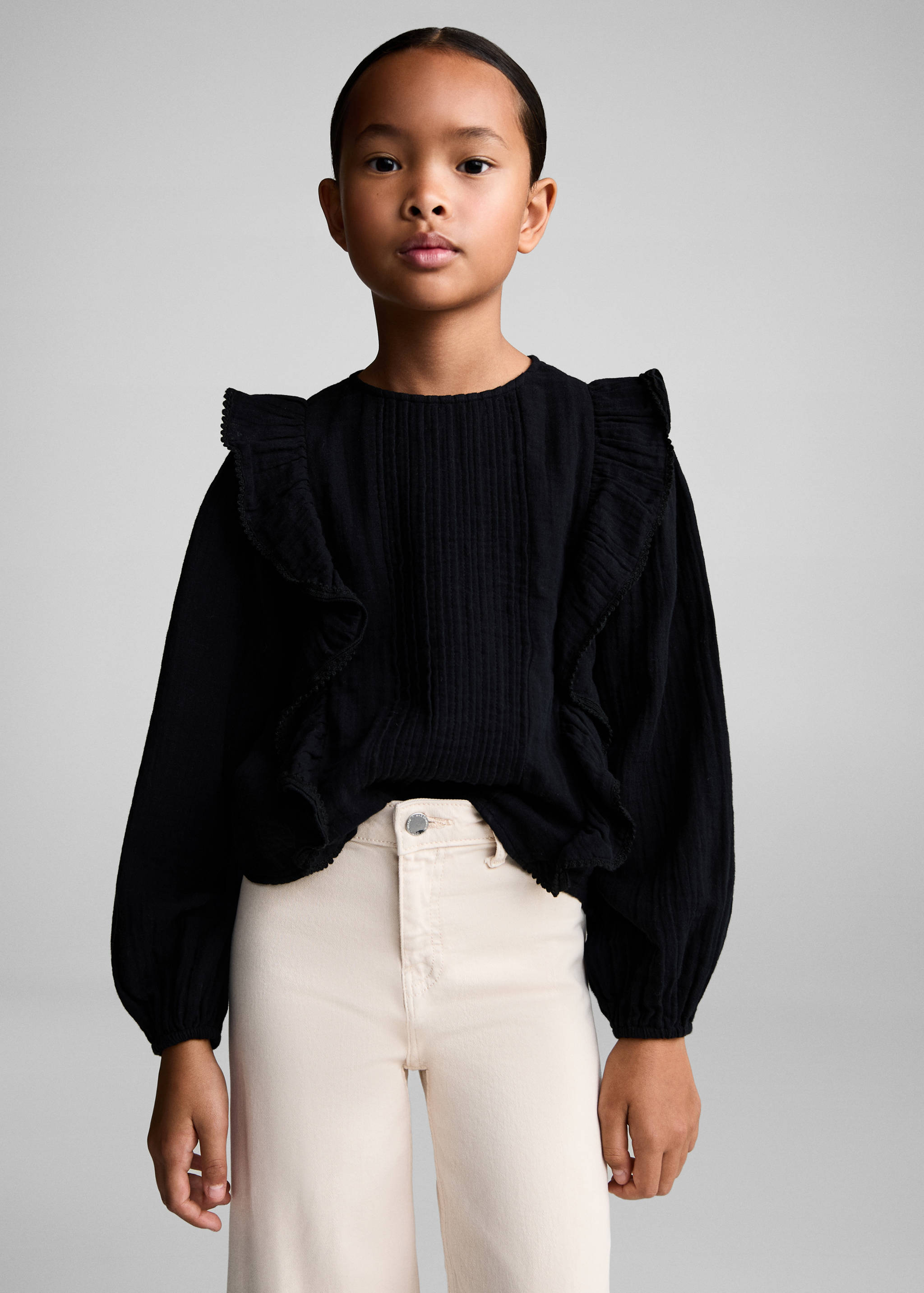 Chemisier à volants brodé - Plan moyen