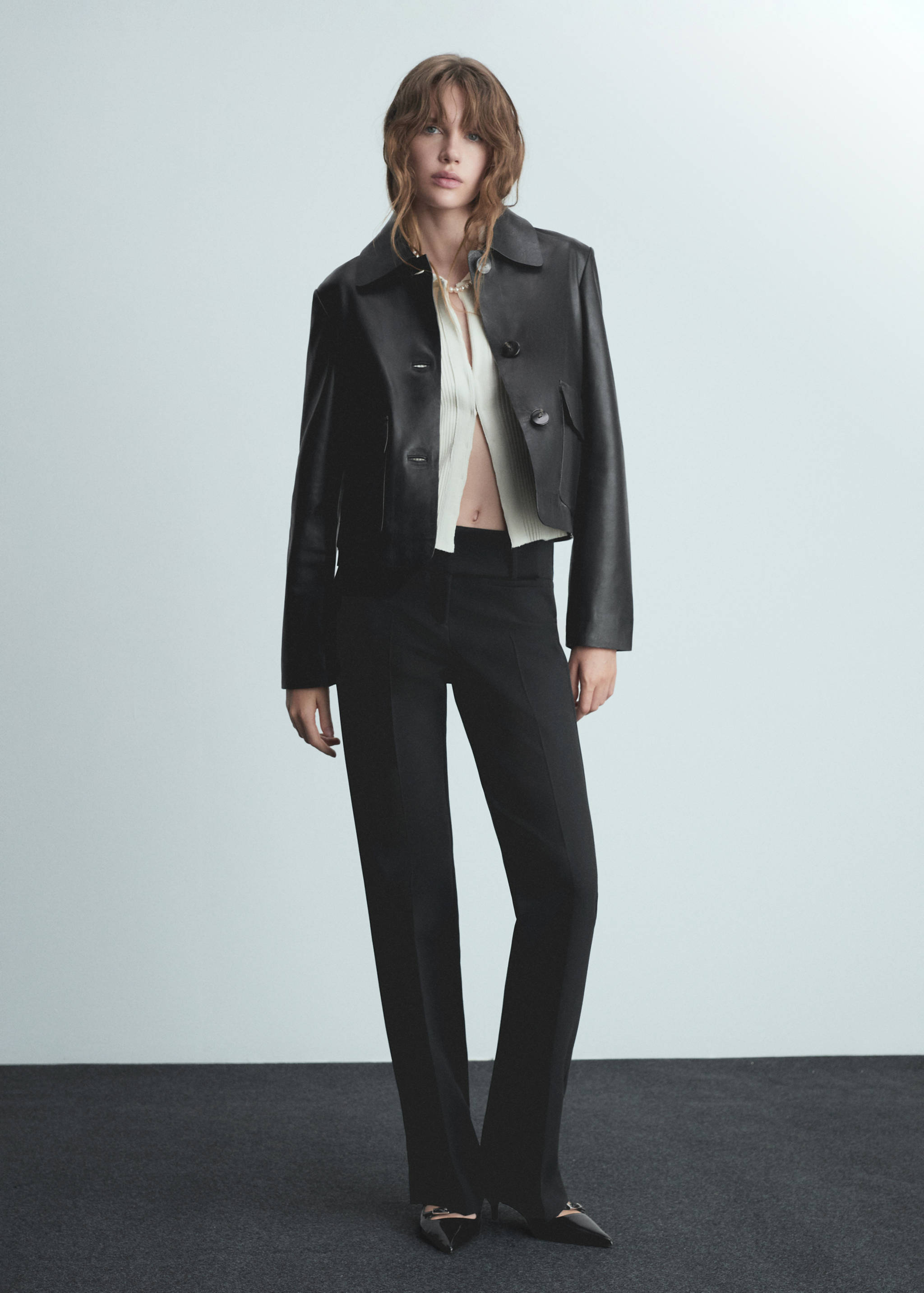 Low-rise flared trousers - General plane