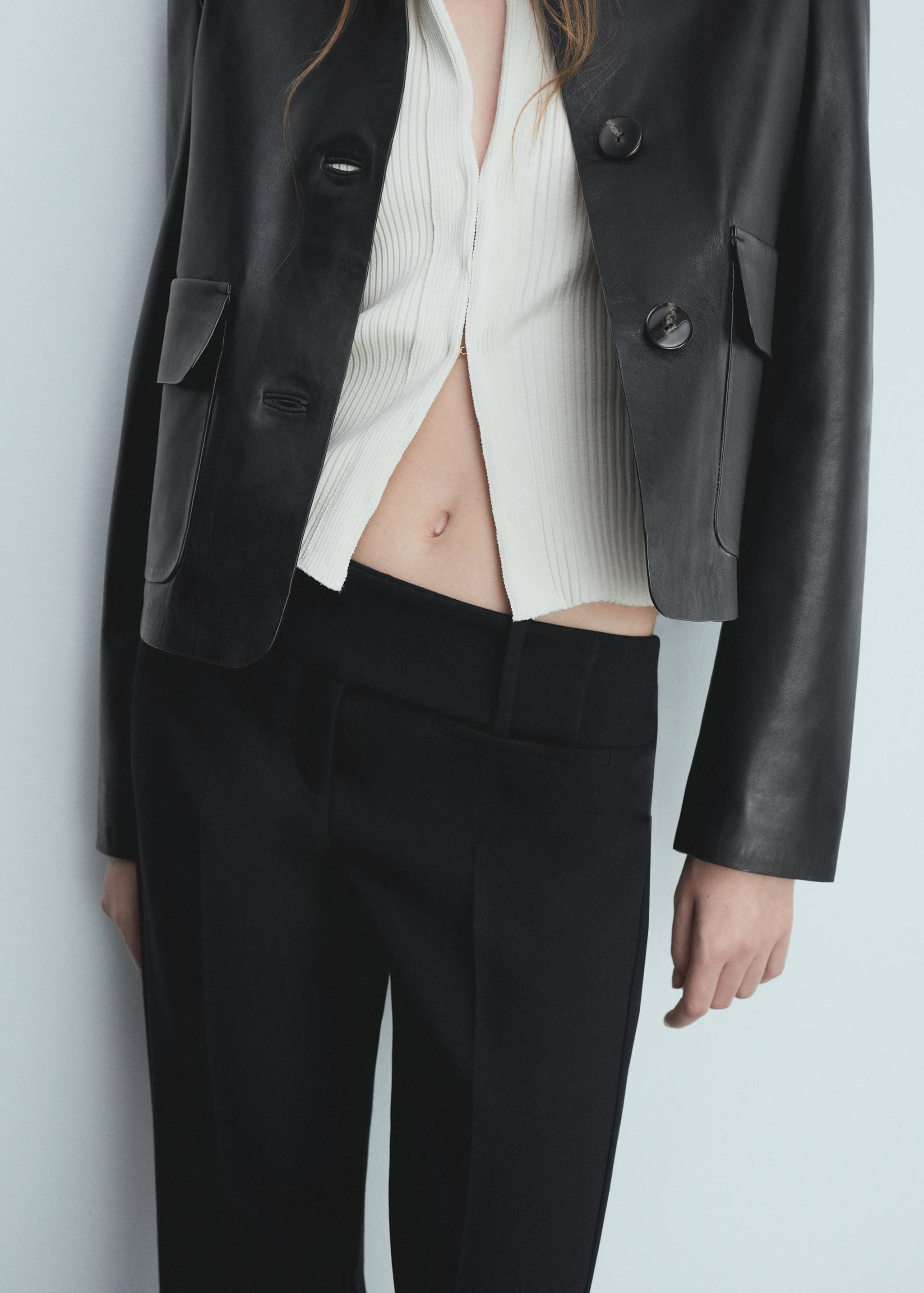 Low-rise flared trousers - Details of the article 6