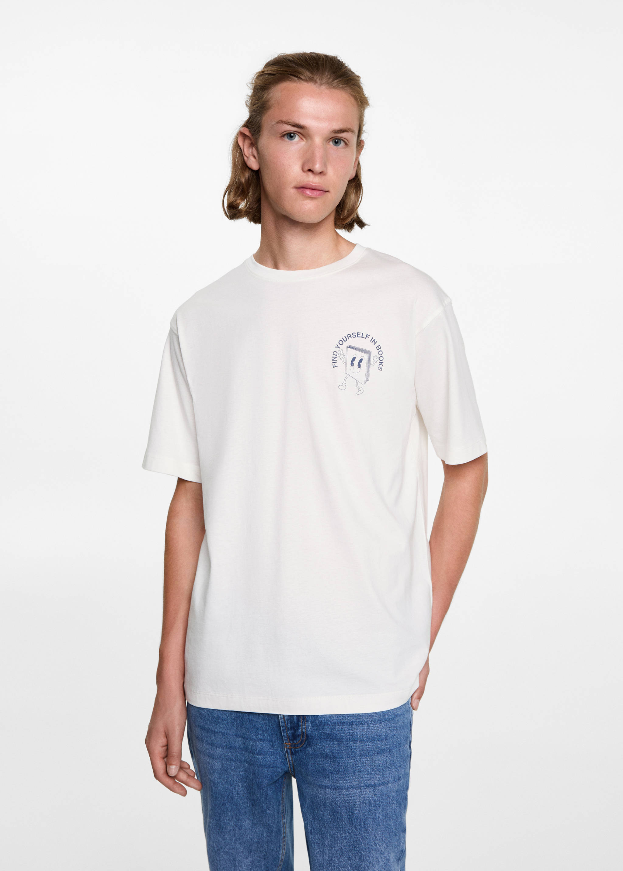 Футболка оверсайз с принтом - Средний план