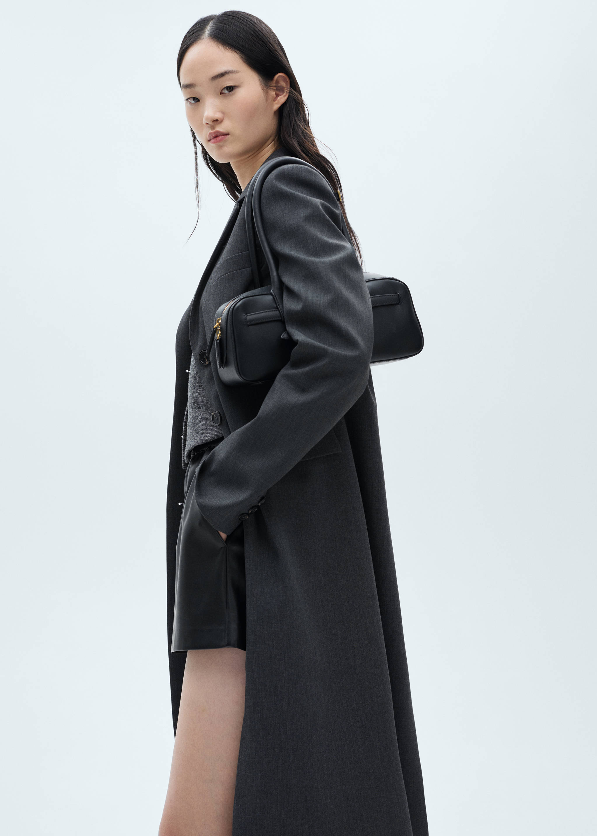 Faux-leather shorts with elastic waist - Details of the article 2