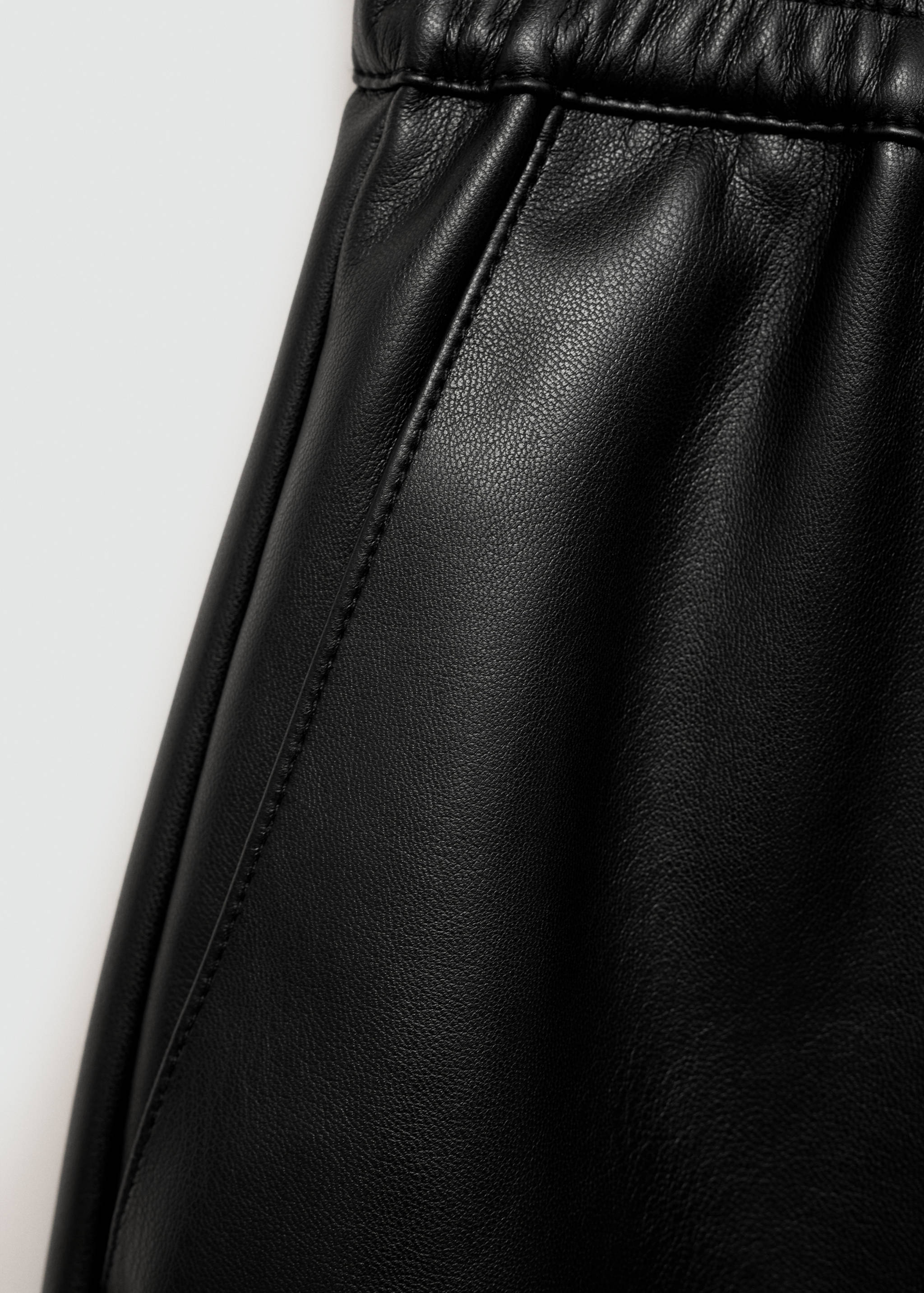 Faux-leather shorts with elastic waist - Details of the article 0
