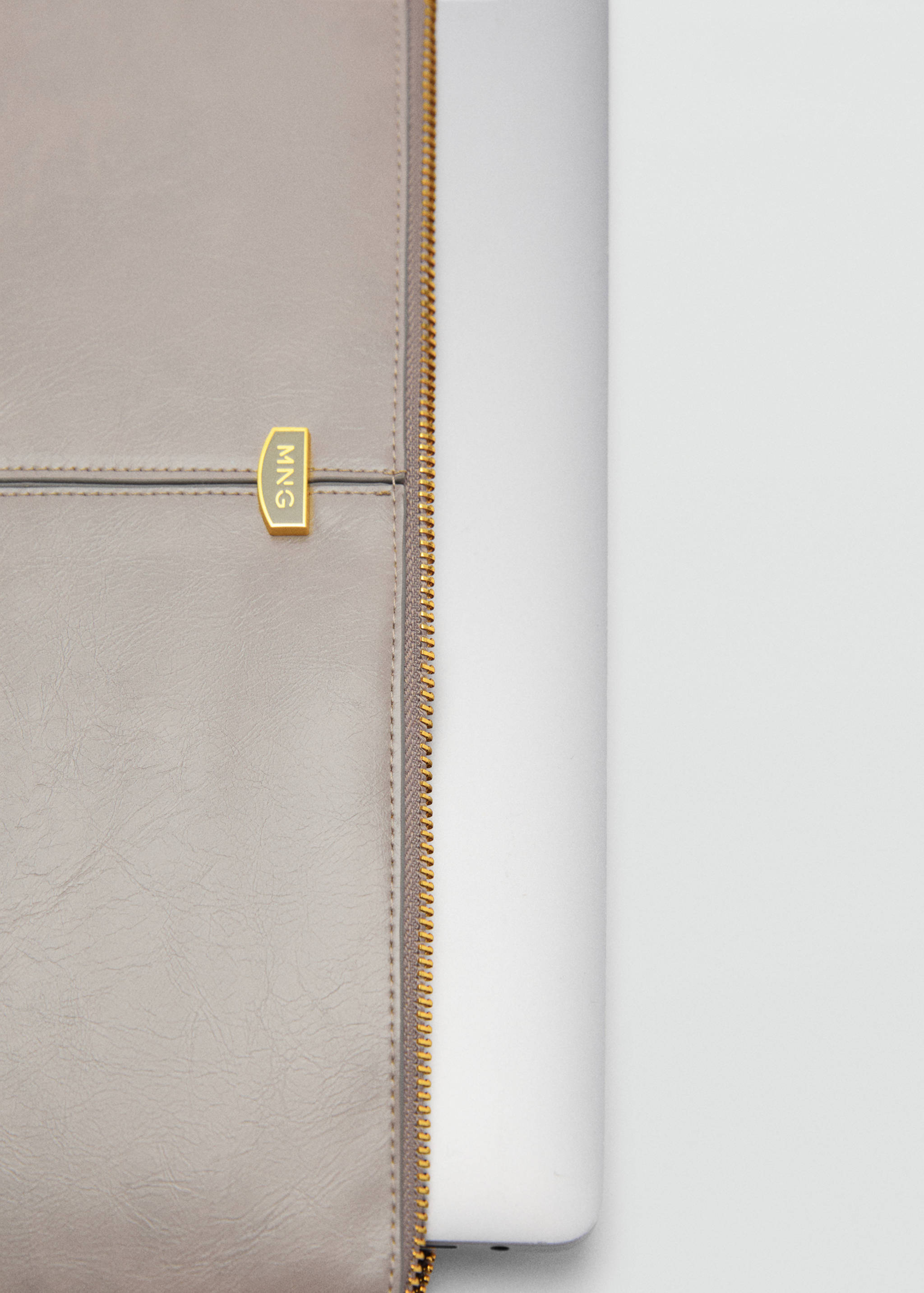 Laptop case with seam detail - Details of the article 2